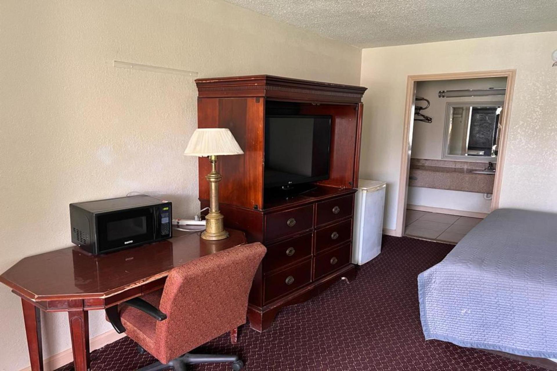 Super Inn & Suites by OYO Milledgeville photo 82