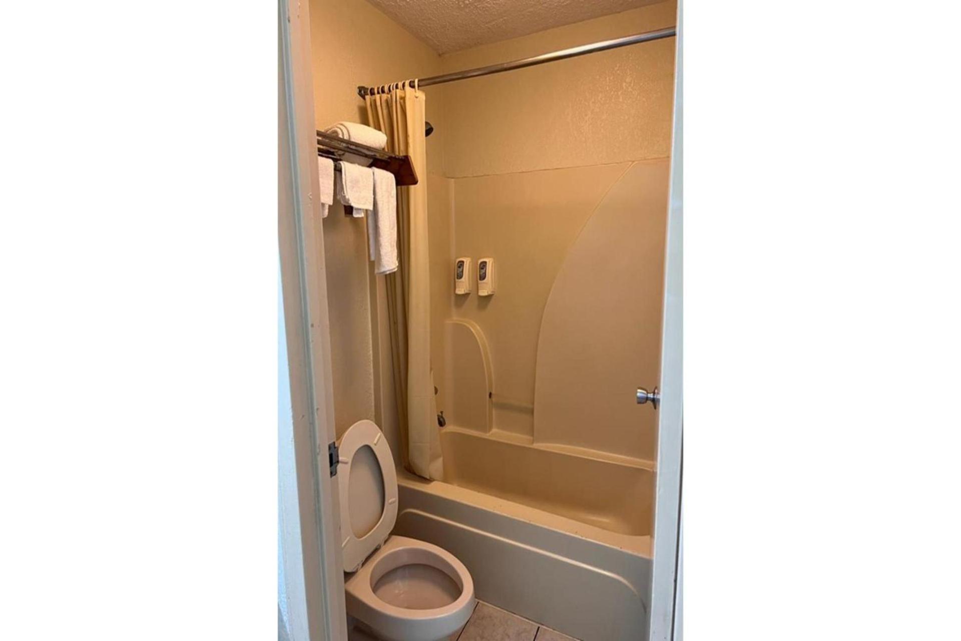 Super Inn & Suites by OYO Milledgeville photo 88