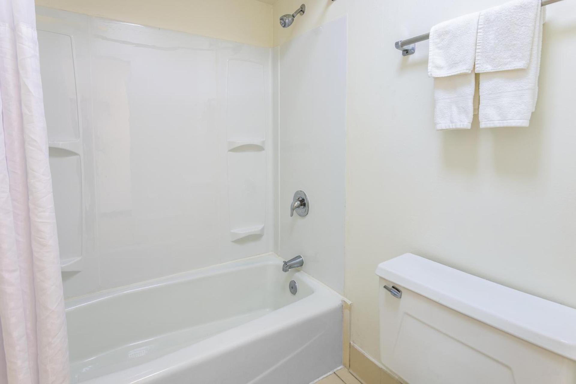 Studio 6 Suites Jacksonville, NC - Camp LeJeune photo 43