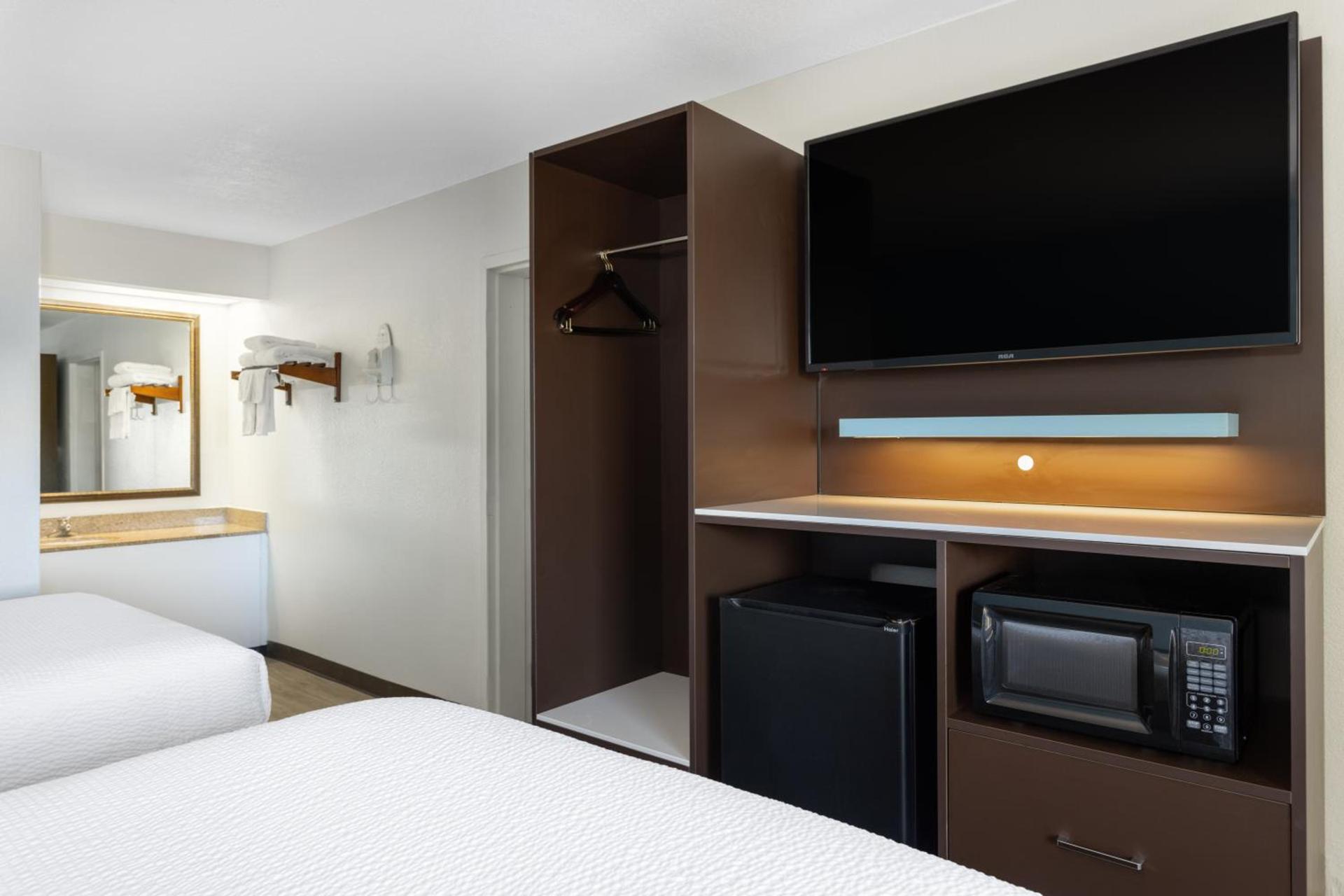 Studio 6 Suites Jacksonville, NC - Camp LeJeune photo 46
