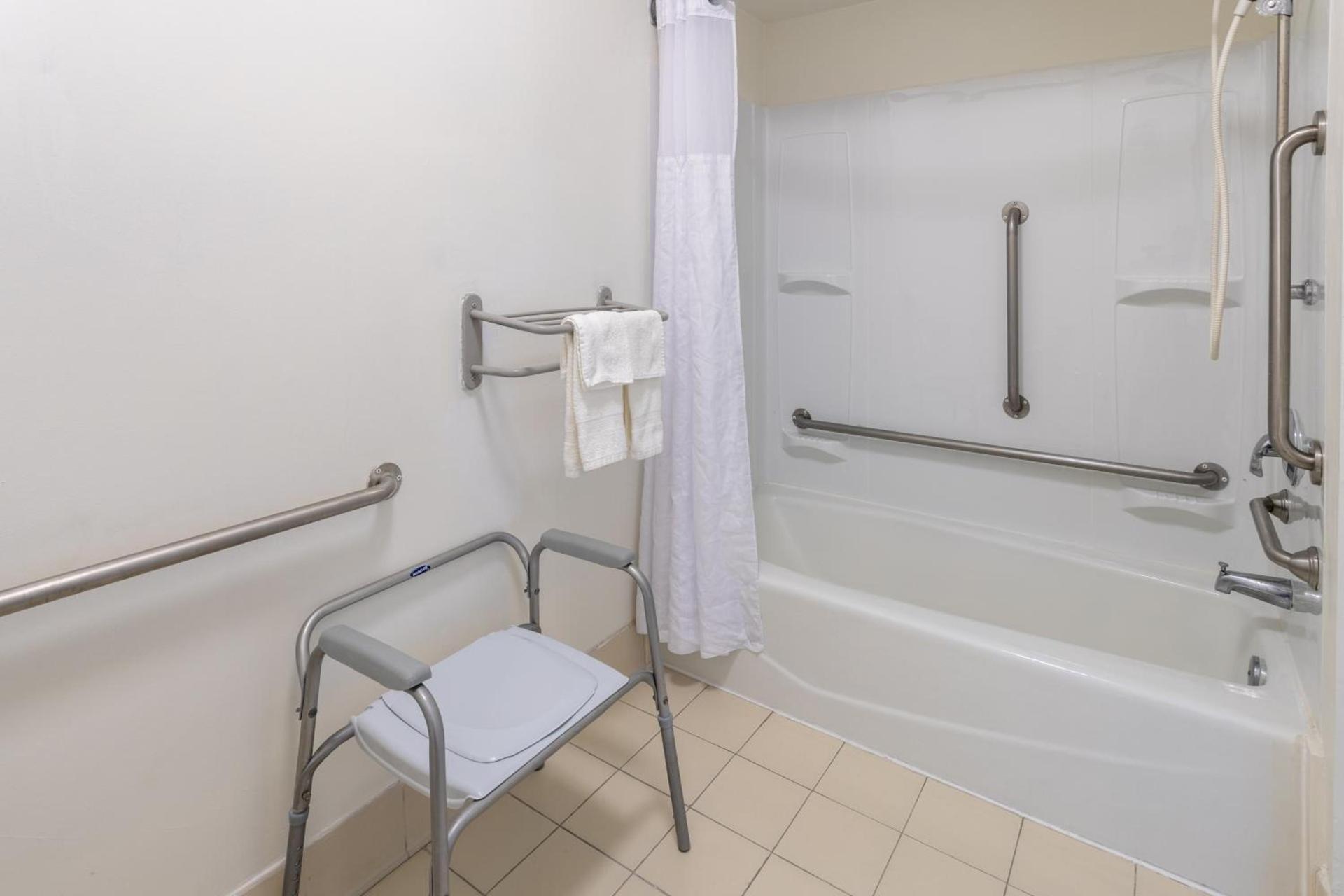 Studio 6 Suites Jacksonville, NC - Camp LeJeune photo 55