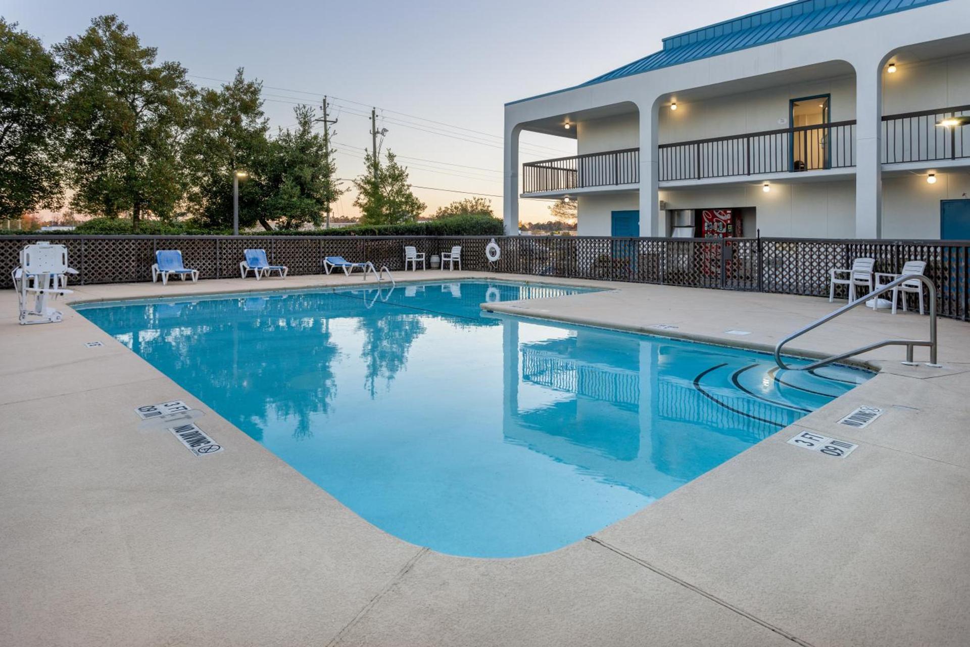 Studio 6 Suites Jacksonville, NC - Camp LeJeune photo 68