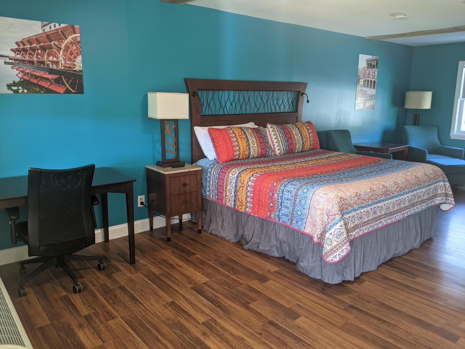 Riverboat Inn & Suites photo 46