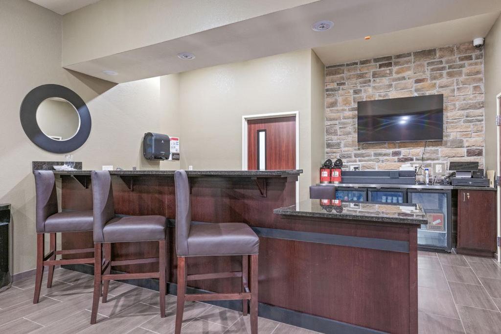 Cobblestone Hotel & Suites - Mosinee photo 2