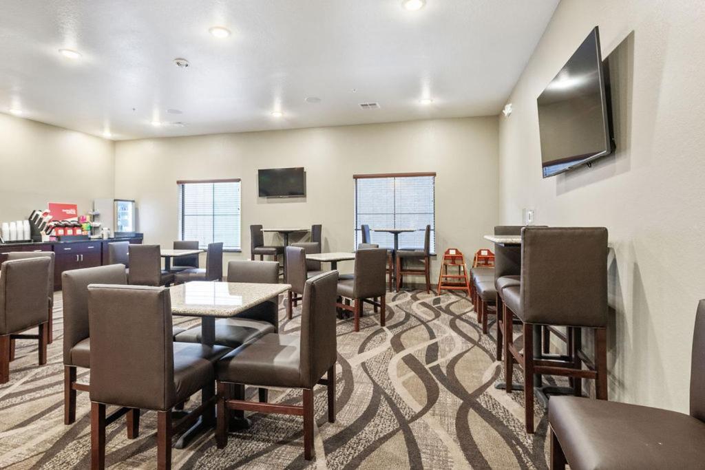Cobblestone Hotel & Suites - Mosinee photo 4