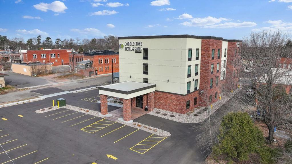 Cobblestone Hotel & Suites - Mosinee photo 23