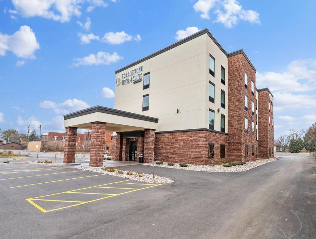 Cobblestone Hotel & Suites - Mosinee photo 28