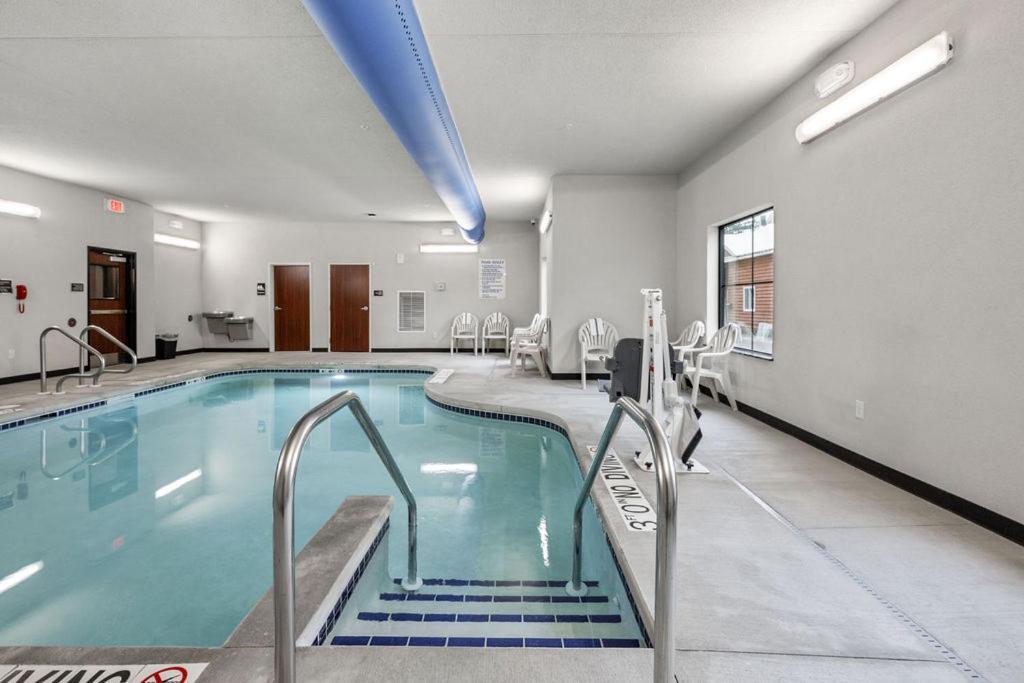 Cobblestone Hotel & Suites - Mosinee photo 33