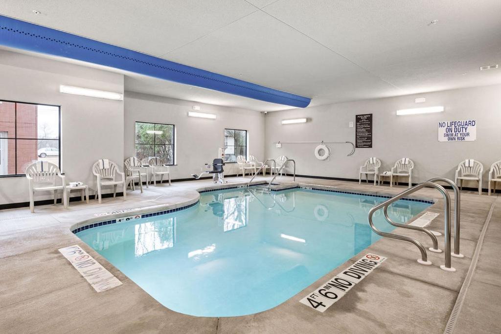 Cobblestone Hotel & Suites - Mosinee photo 35