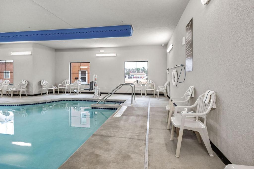Cobblestone Hotel & Suites - Mosinee photo 37