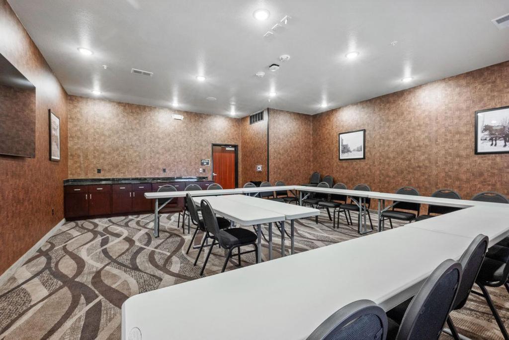 Cobblestone Hotel & Suites - Mosinee photo 46