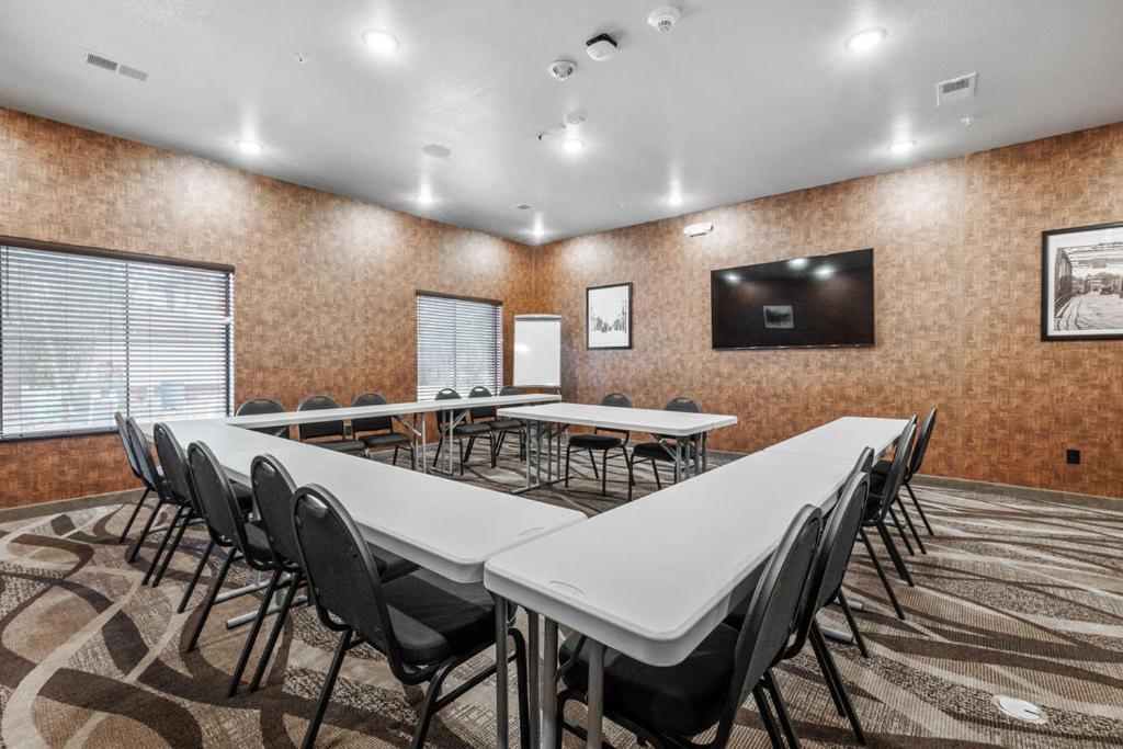 Cobblestone Hotel & Suites - Mosinee photo 41