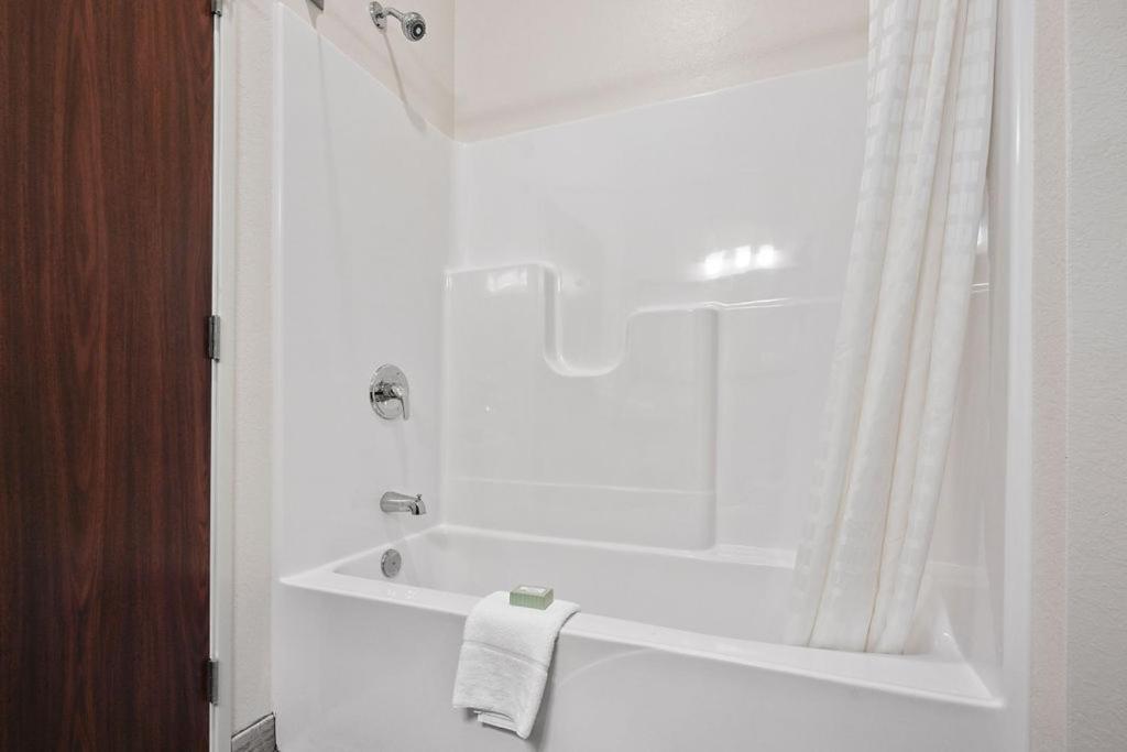 Cobblestone Hotel & Suites - Mosinee photo 63