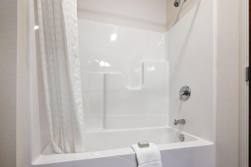 Cobblestone Hotel & Suites - Mosinee photo 66