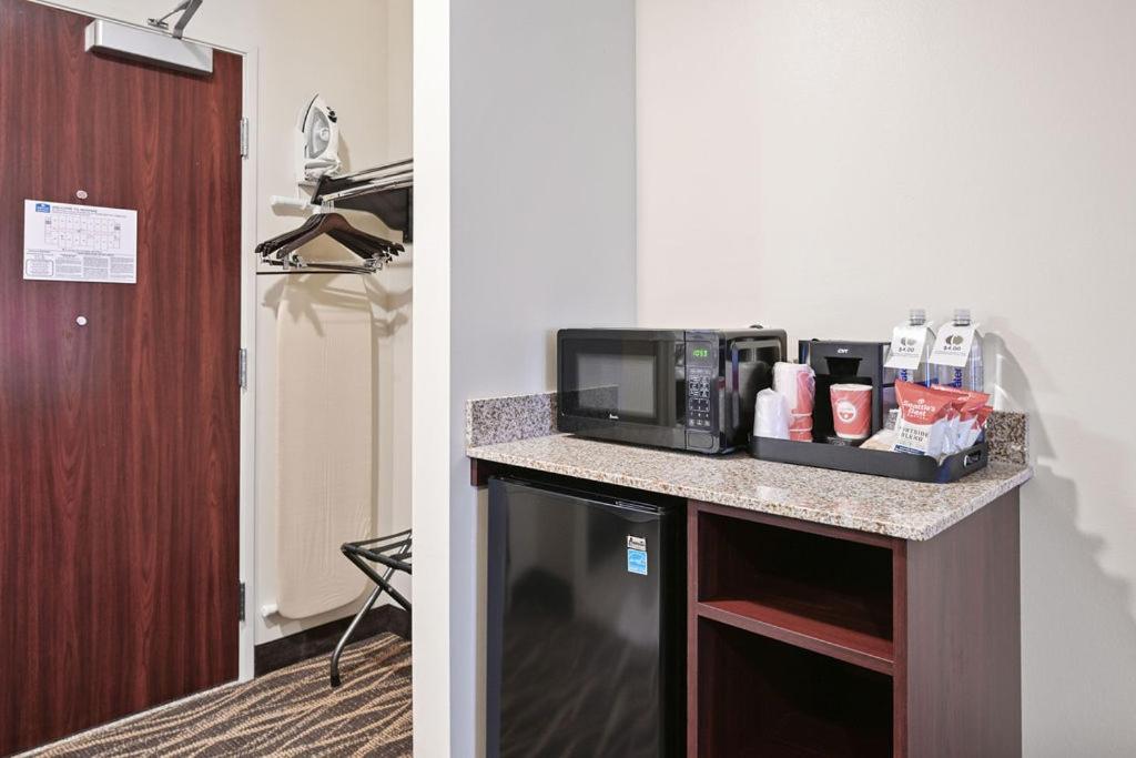 Cobblestone Hotel & Suites - Mosinee photo 99