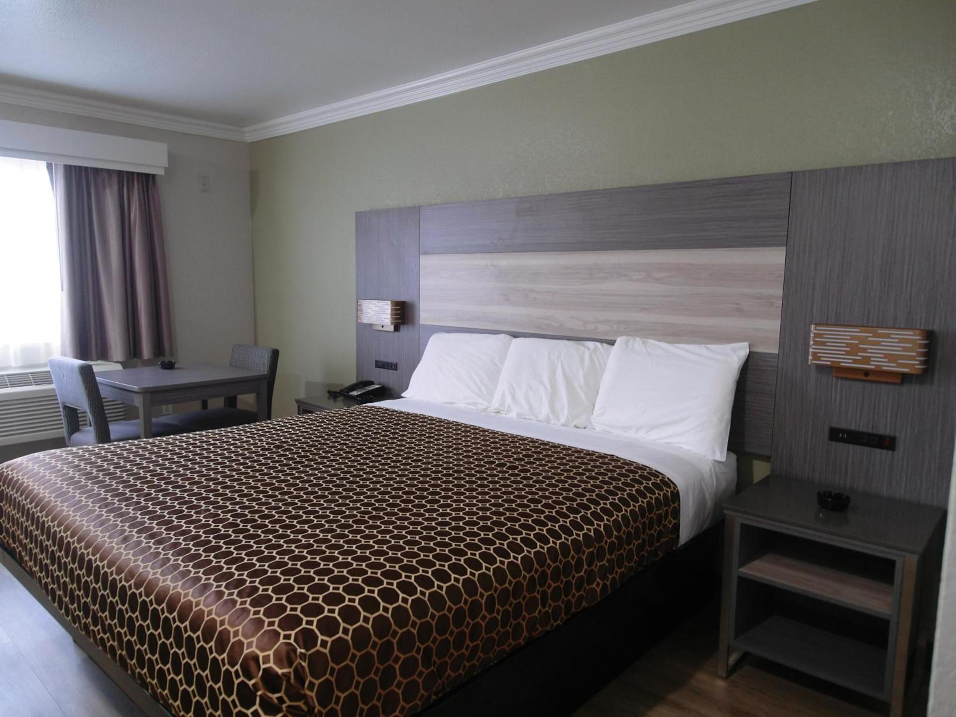 Americas Best Value Inn-Rialto photo 14