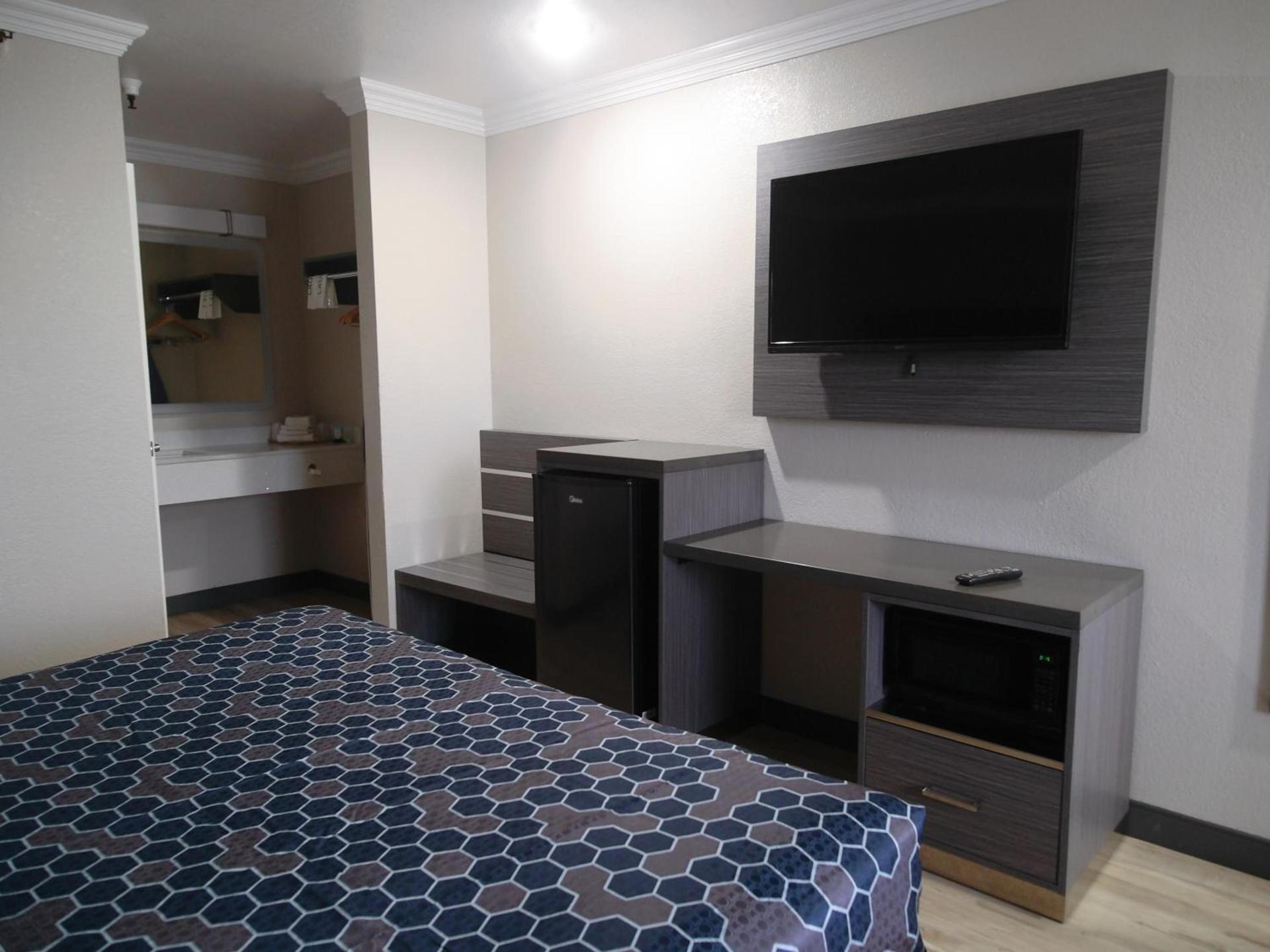 Americas Best Value Inn-Rialto photo 11
