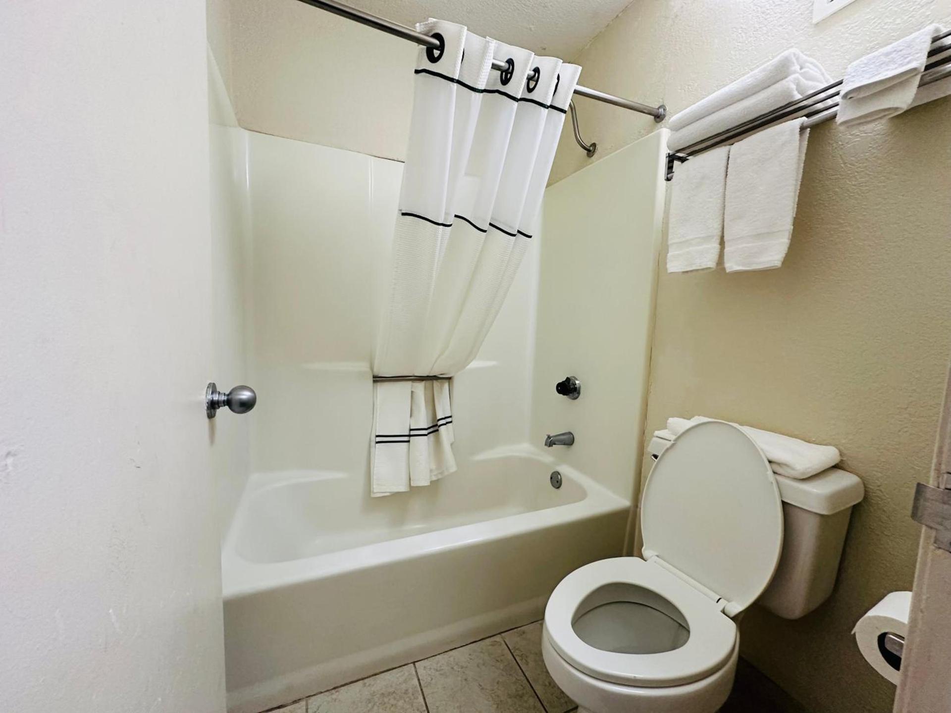 Econo Lodge Kannapolis - Concord photo 20