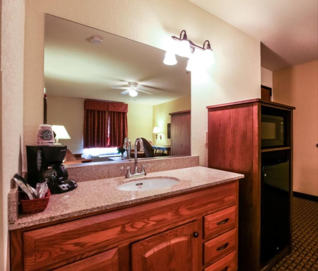 Mountain Inn & Suites Airport - Hendersonville photo 21