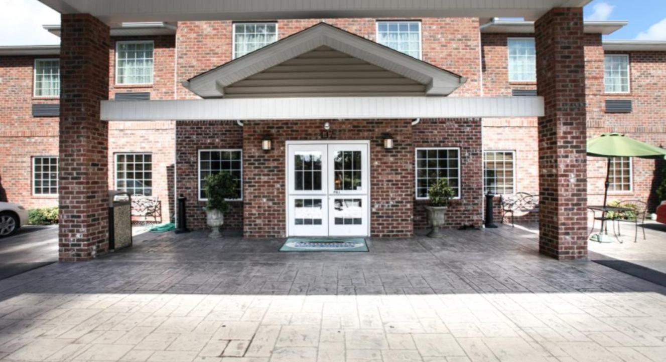 Mountain Inn & Suites Airport - Hendersonville photo 17