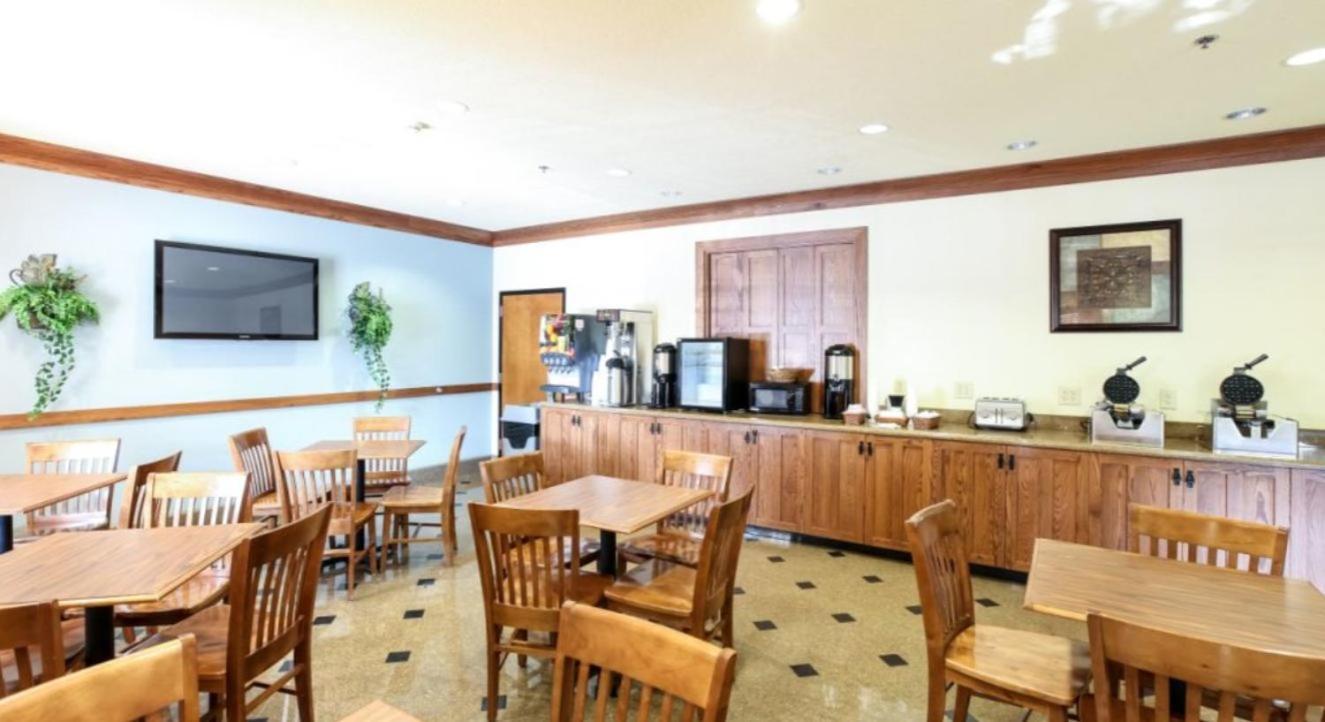 Mountain Inn & Suites Airport - Hendersonville photo 7