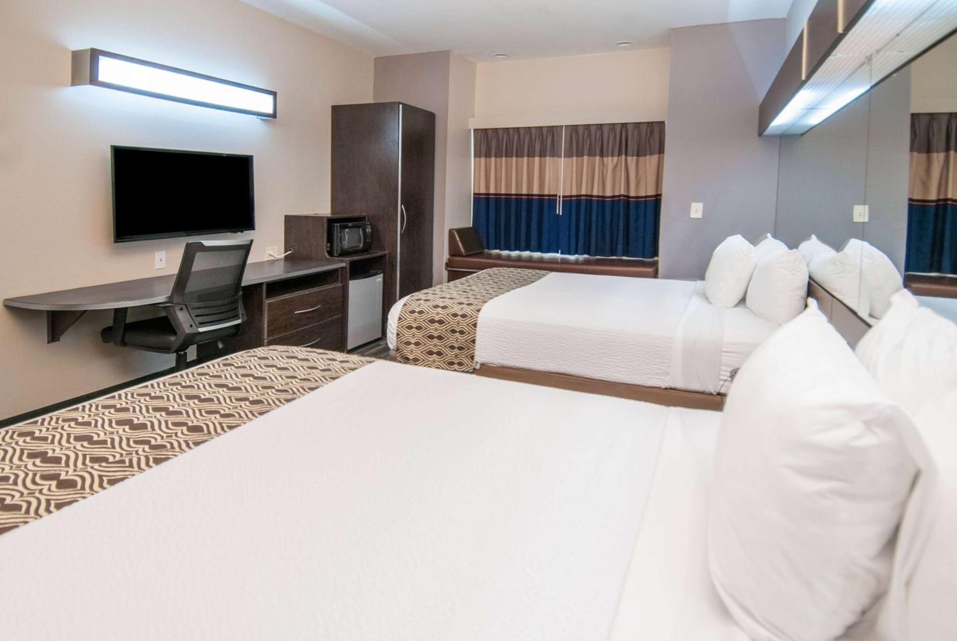 Microtel Inn and Suites Lafayette photo 16