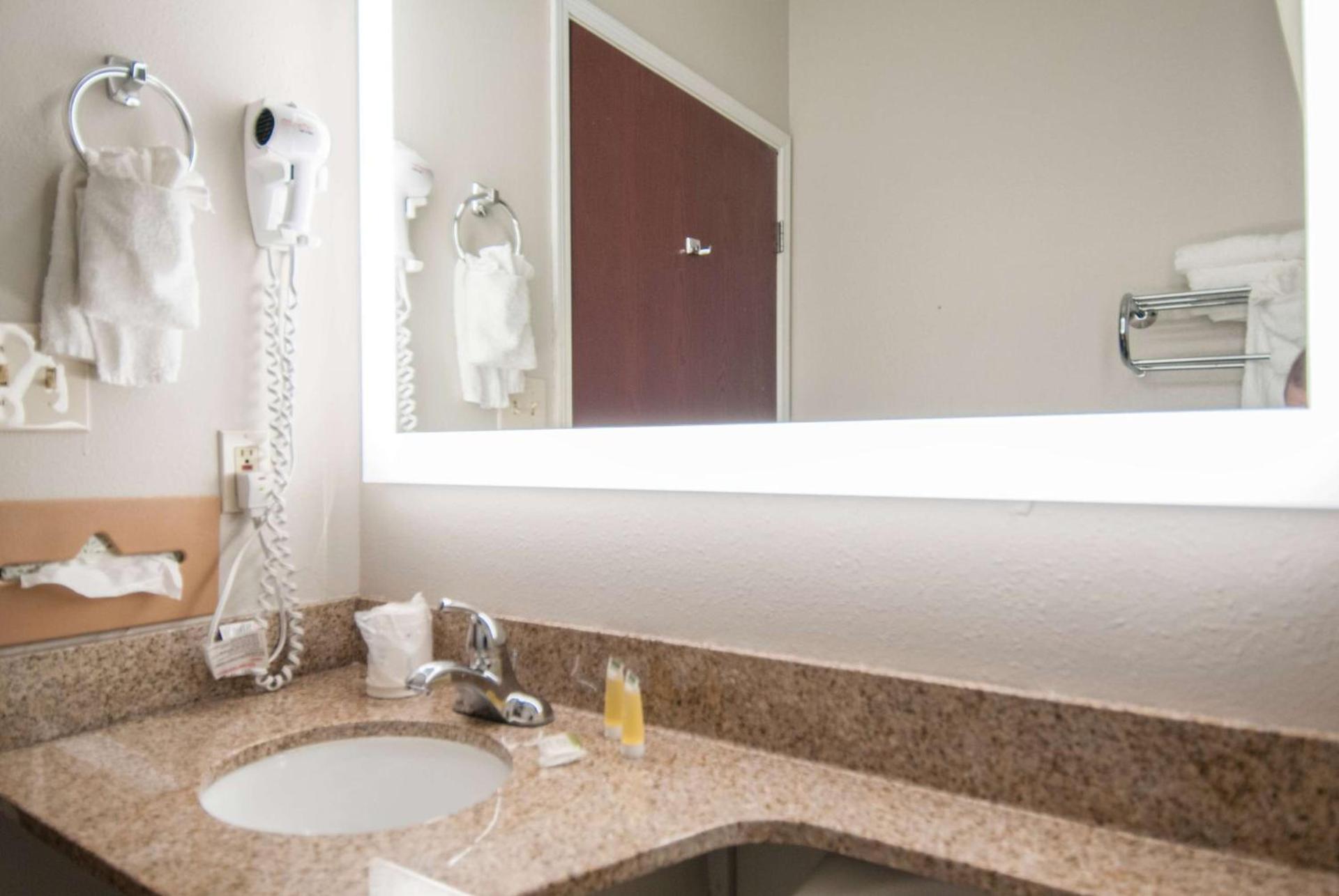 Microtel Inn and Suites Lafayette photo 19
