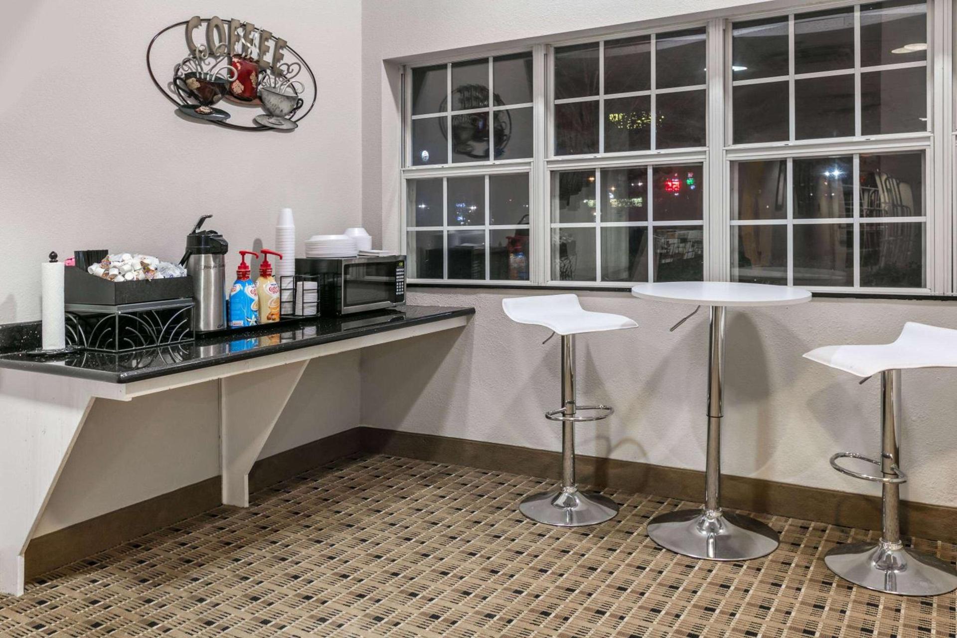Microtel Inn and Suites Lafayette photo 24
