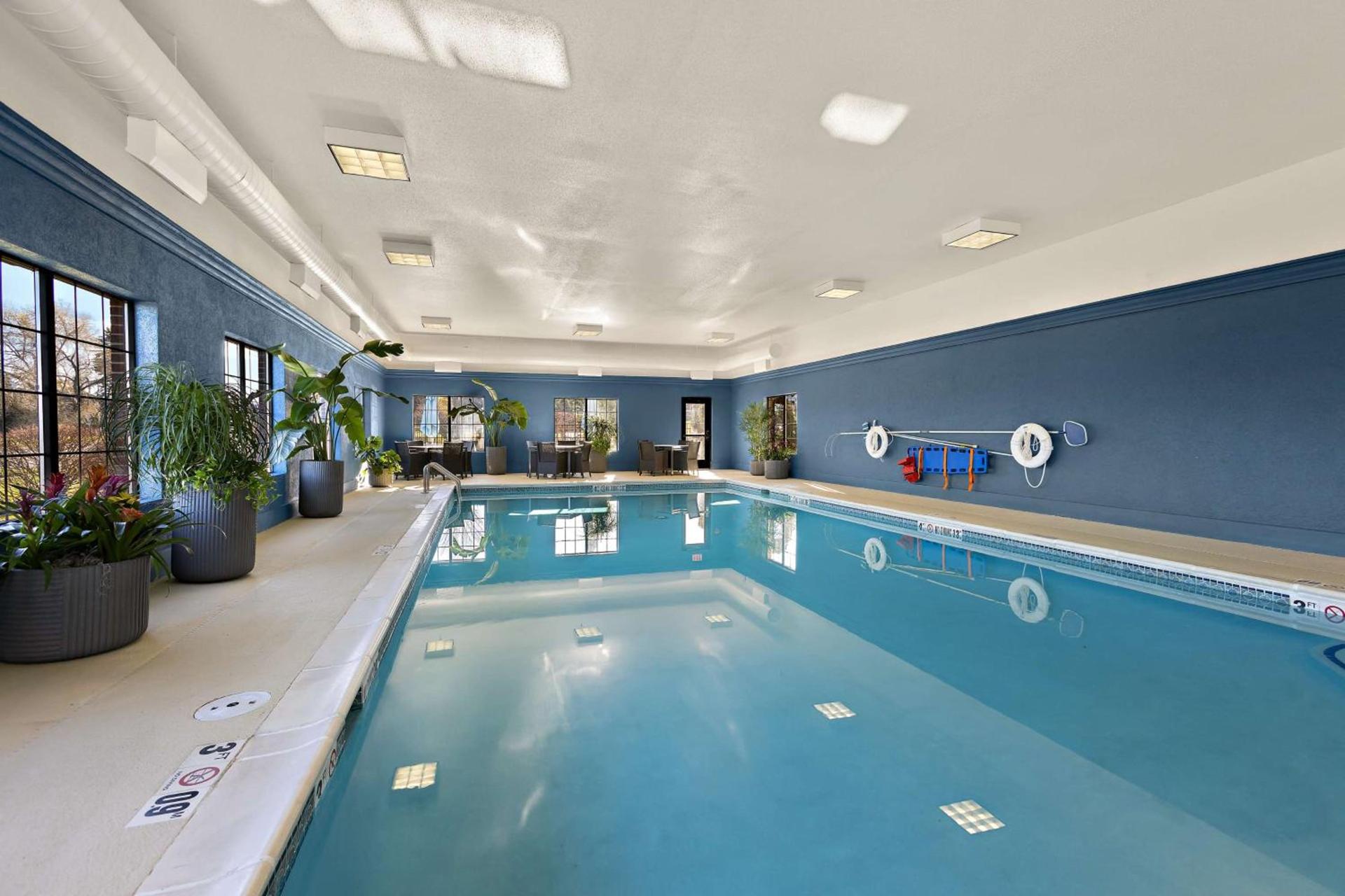 Hampton Inn & Suites Petoskey photo 11