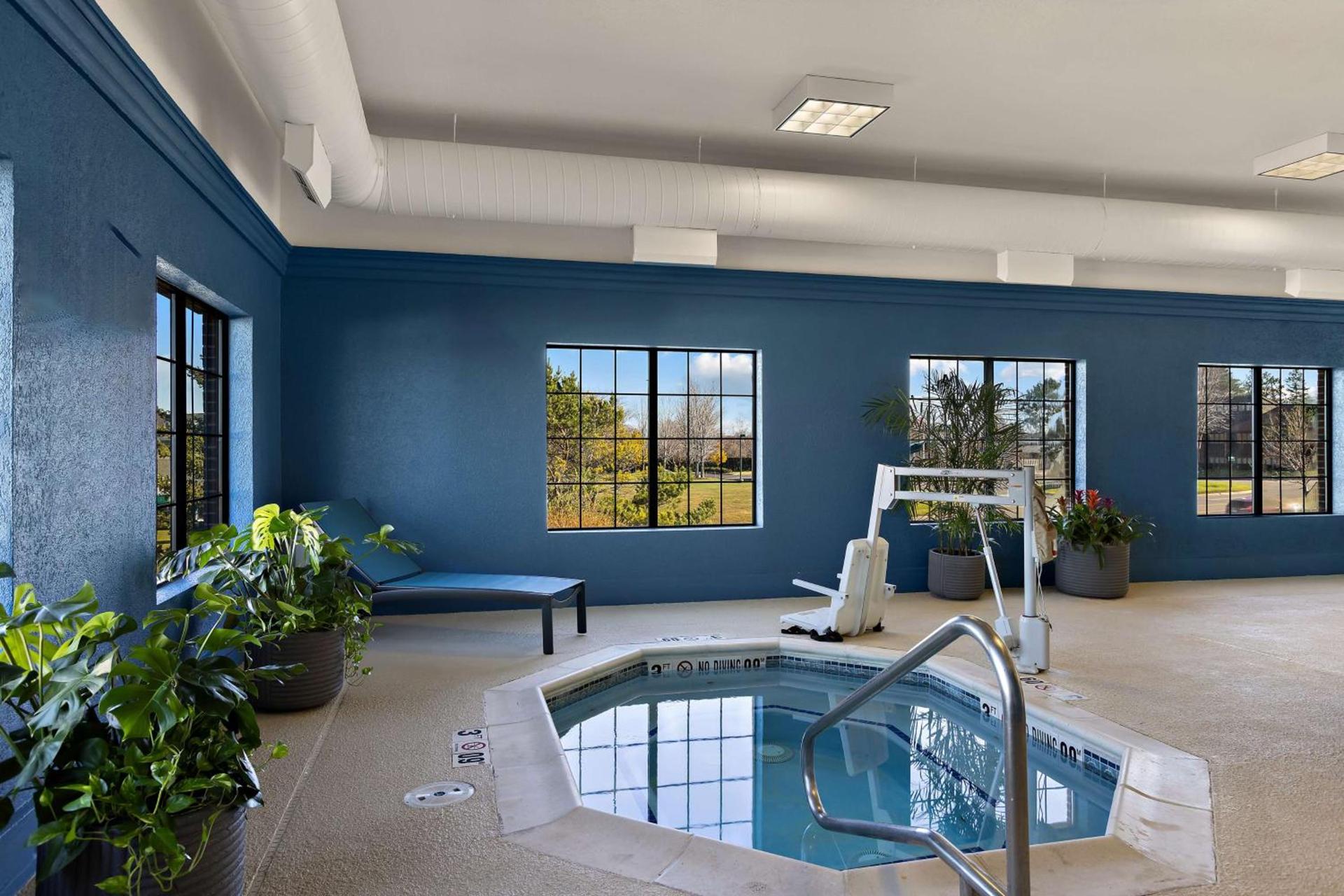 Hampton Inn & Suites Petoskey photo 12