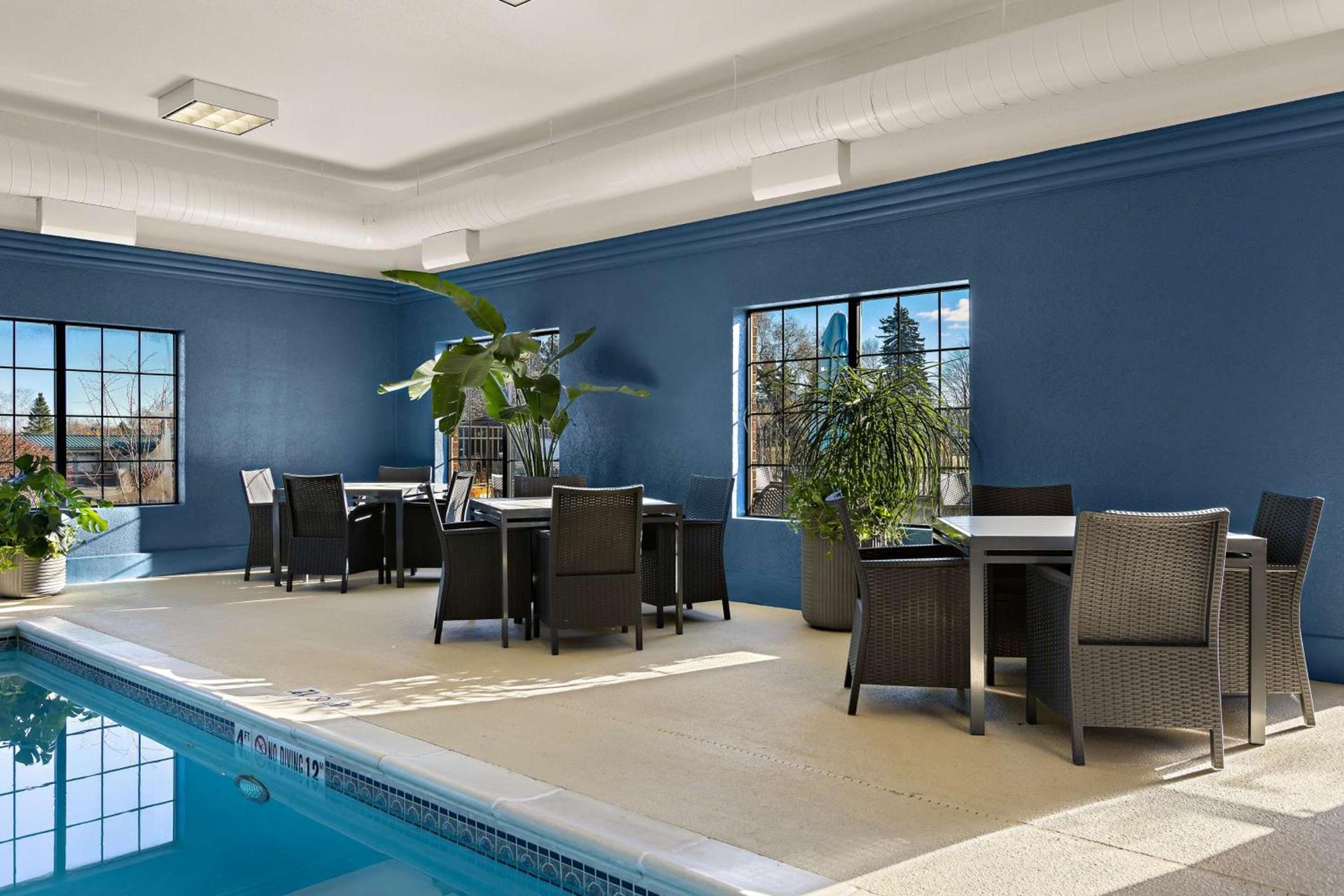 Hampton Inn & Suites Petoskey photo 13