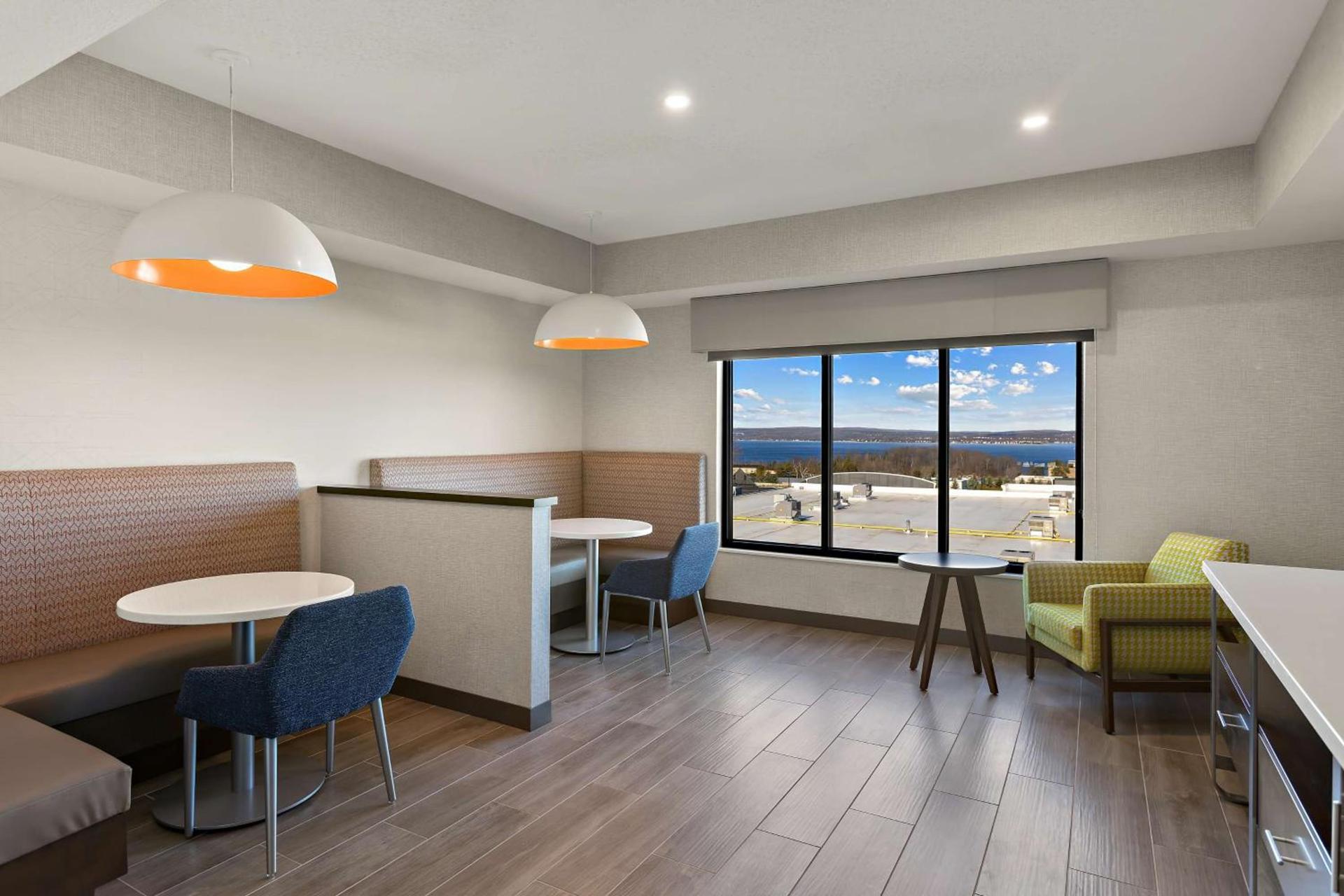Hampton Inn & Suites Petoskey photo 19