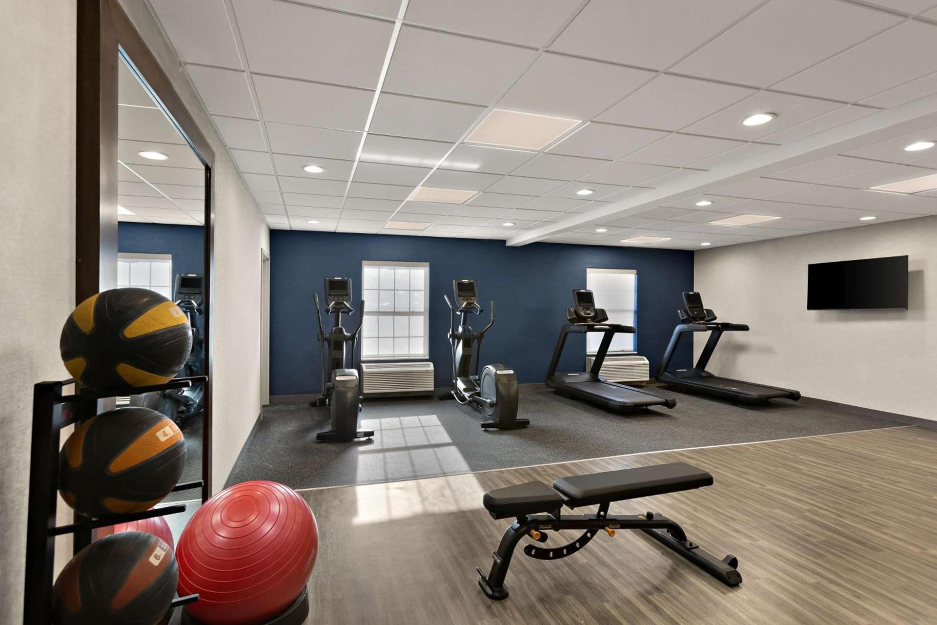 Hampton Inn & Suites Petoskey photo 28