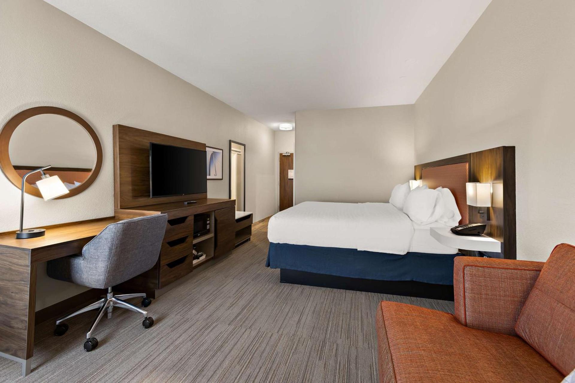Hampton Inn & Suites Petoskey photo 32