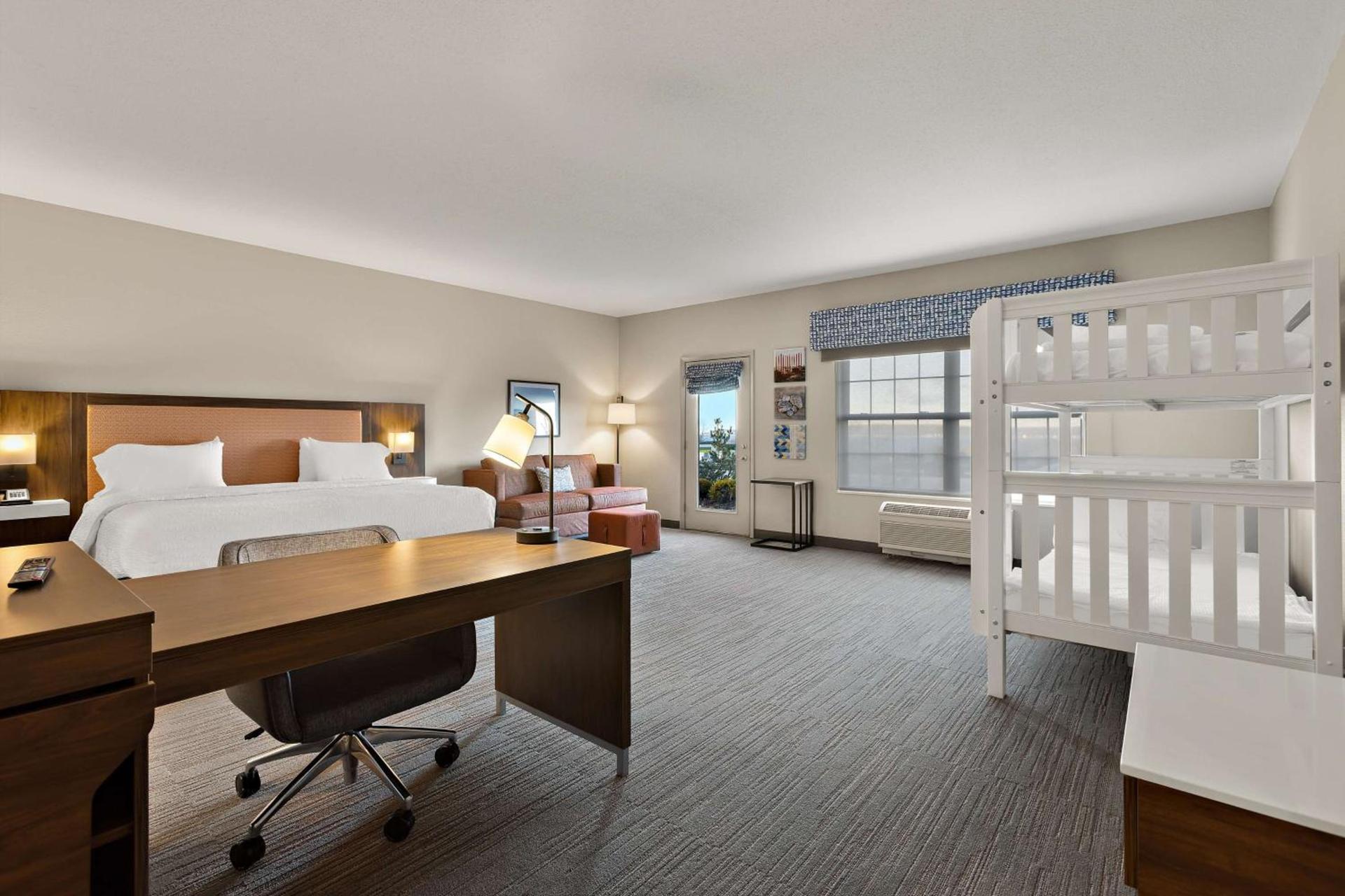 Hampton Inn & Suites Petoskey photo 34