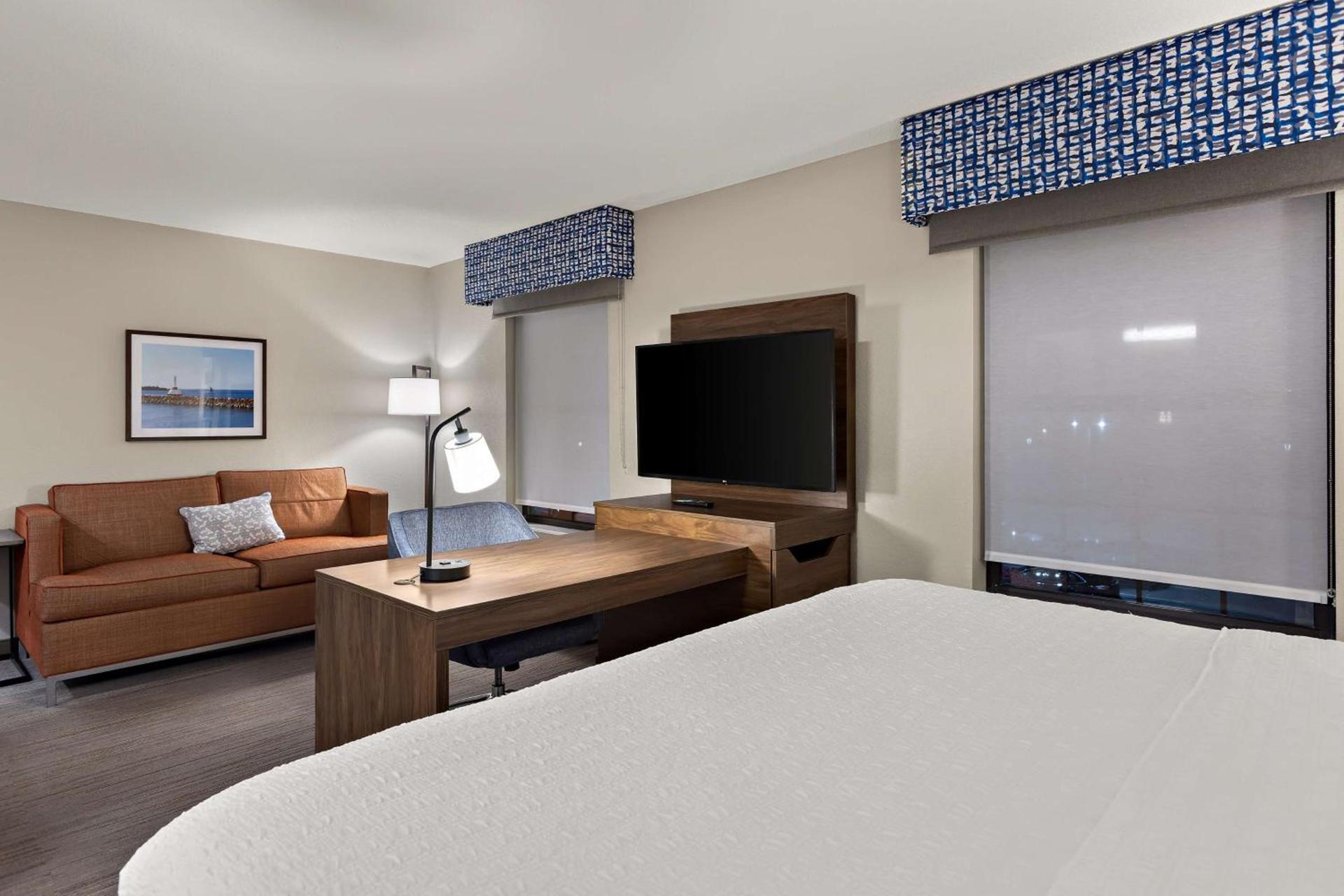 Hampton Inn & Suites Petoskey photo 35