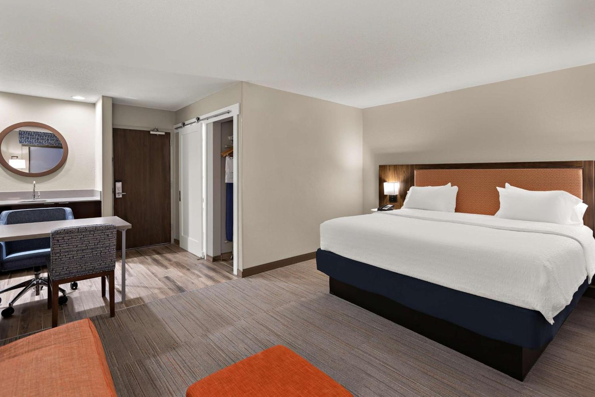 Hampton Inn & Suites Petoskey photo 37