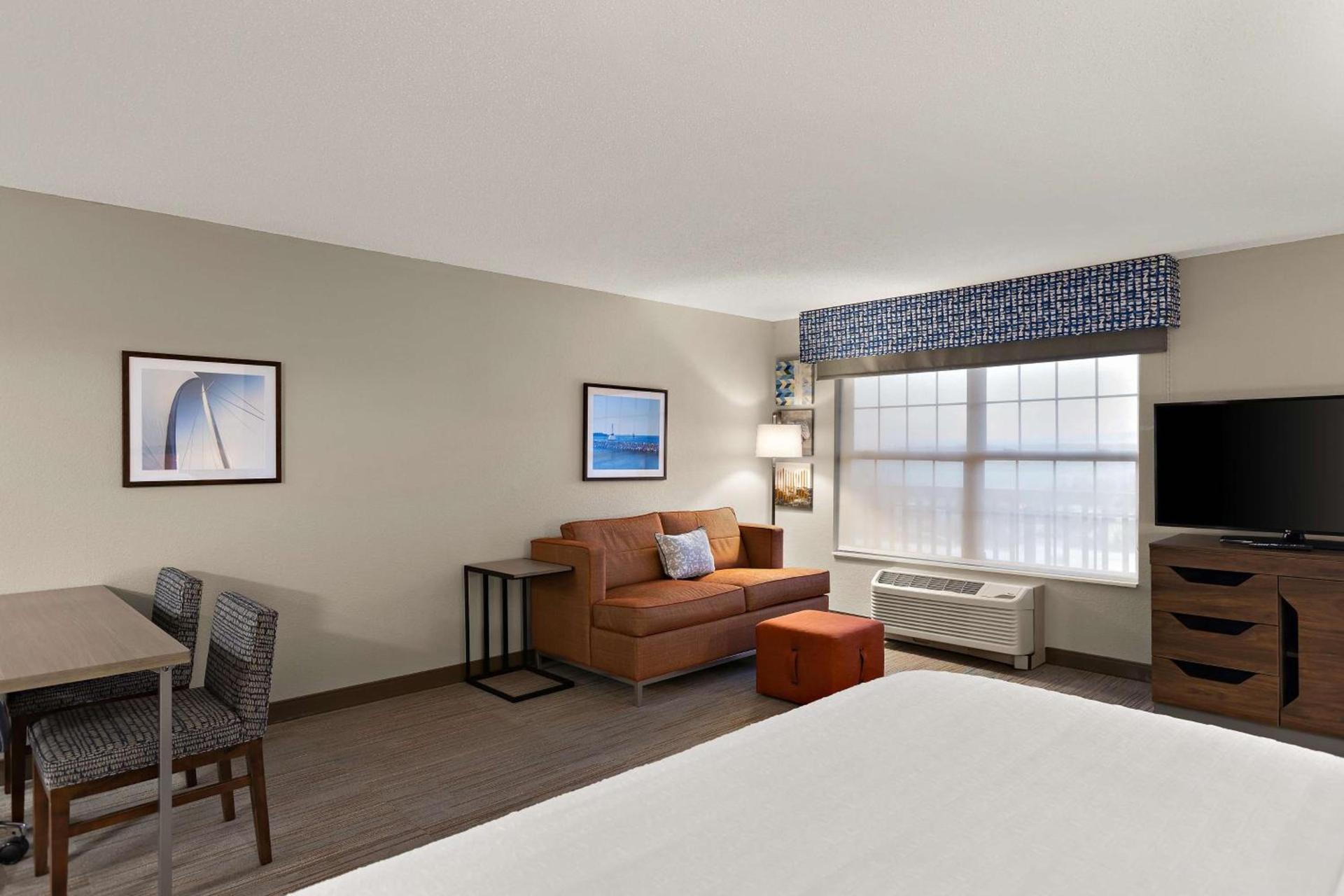 Hampton Inn & Suites Petoskey photo 38