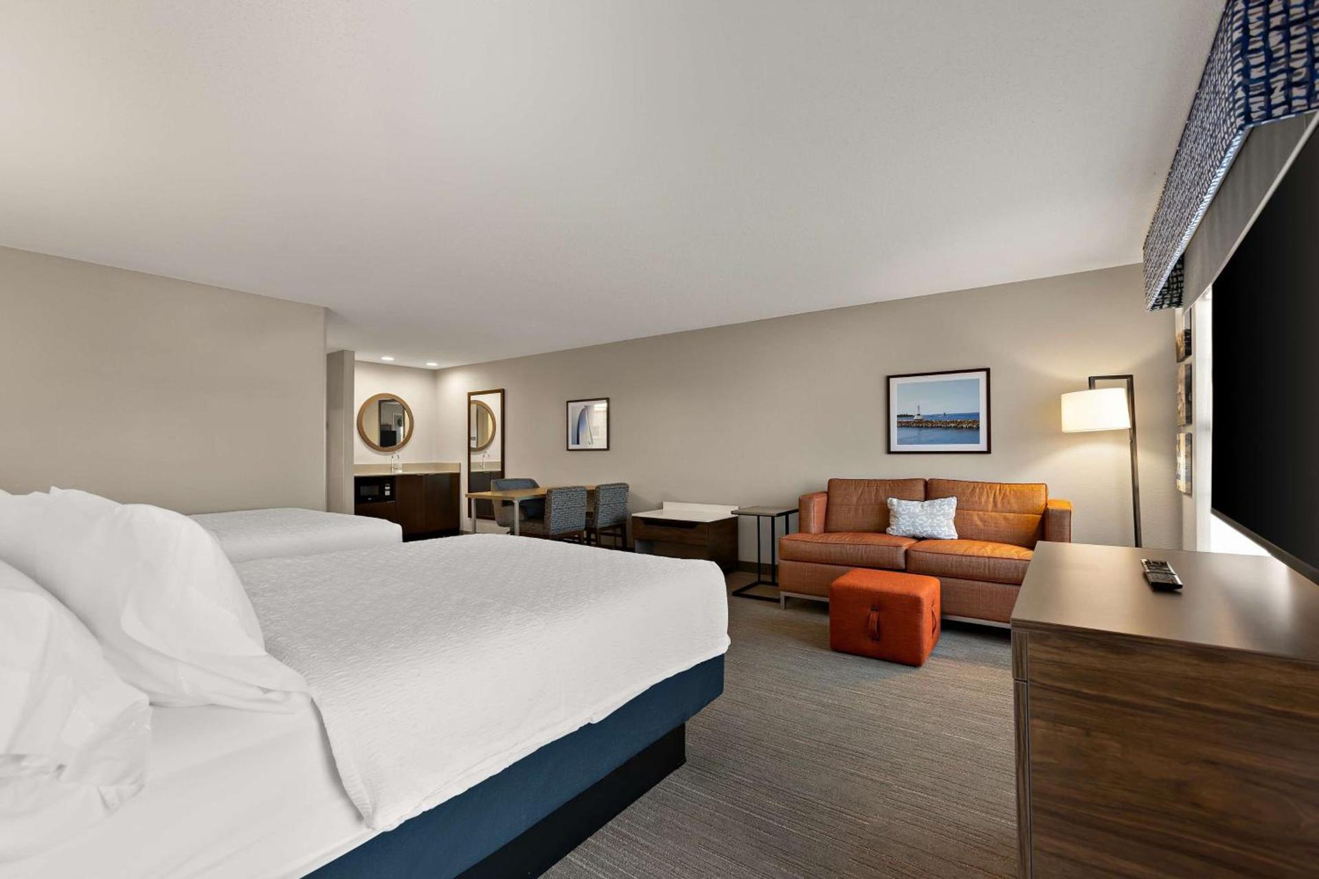 Hampton Inn & Suites Petoskey photo 39