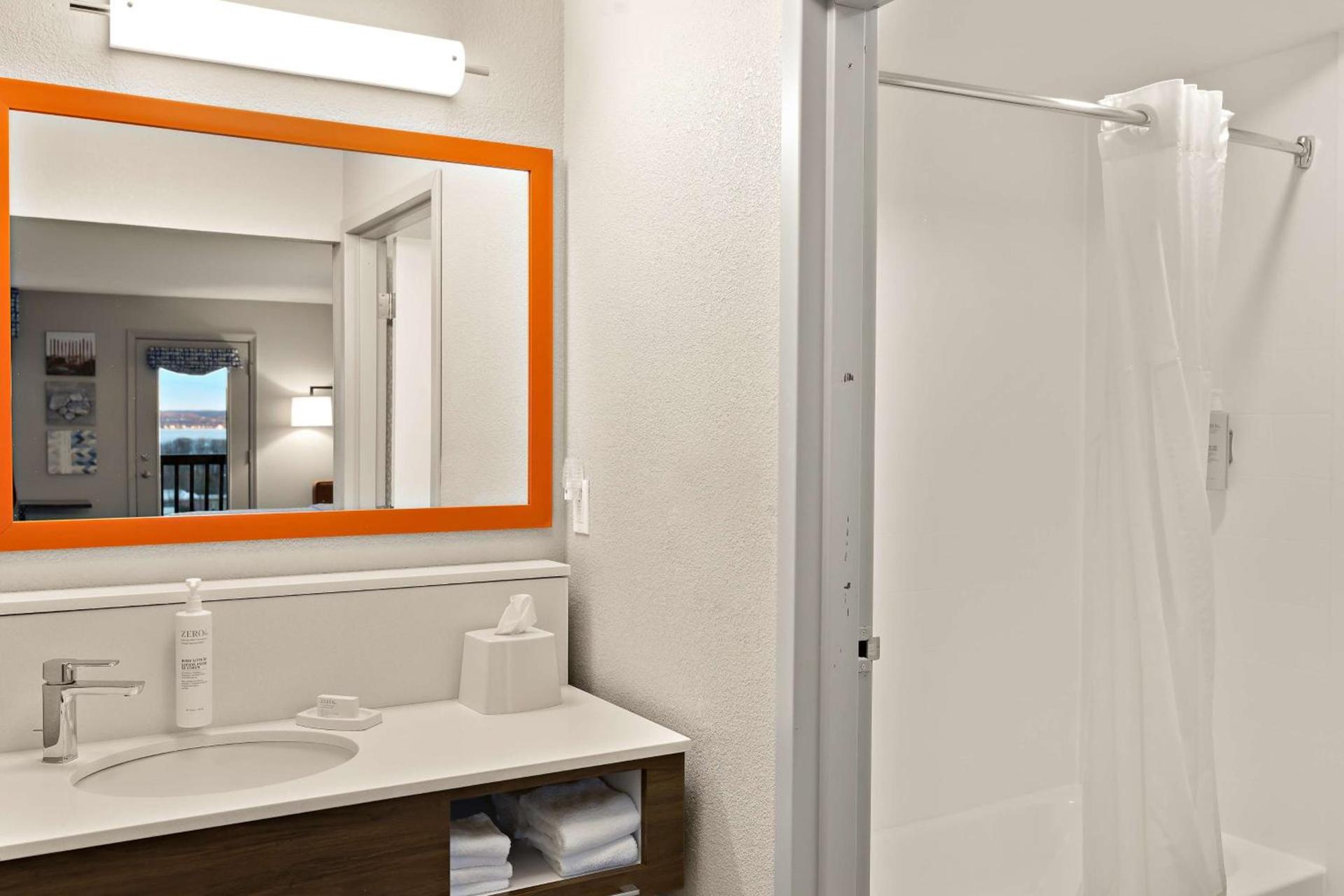 Hampton Inn & Suites Petoskey photo 43