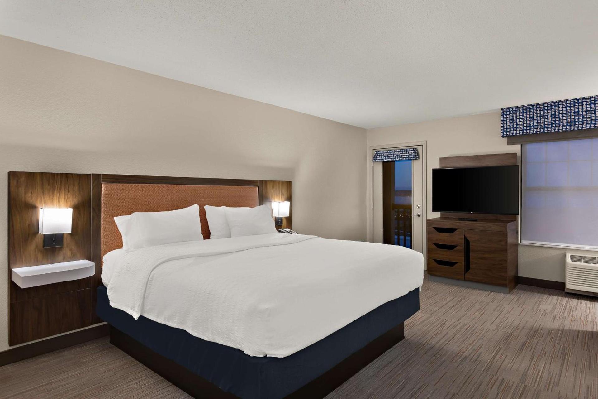 Hampton Inn & Suites Petoskey photo 47