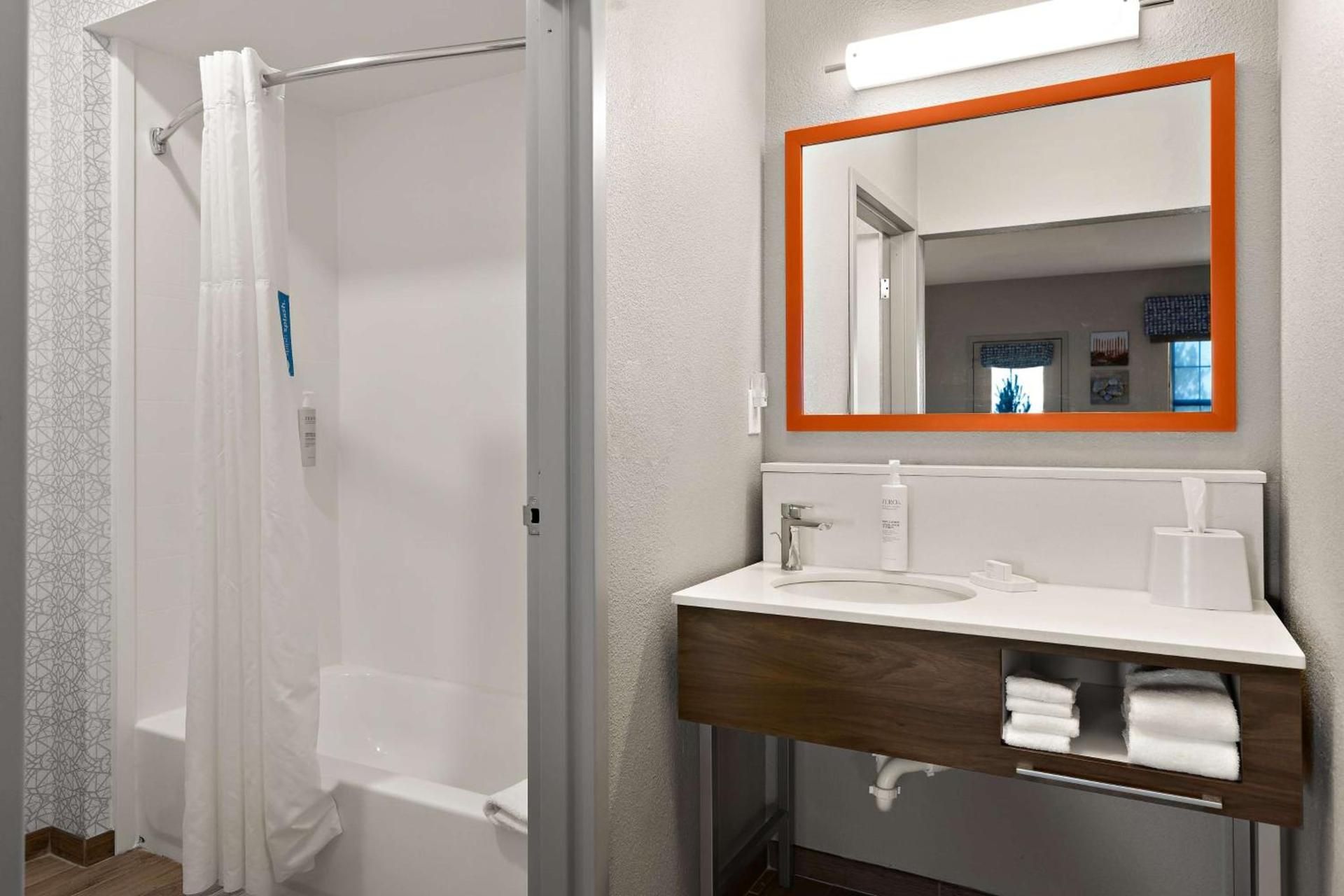 Hampton Inn & Suites Petoskey photo 49