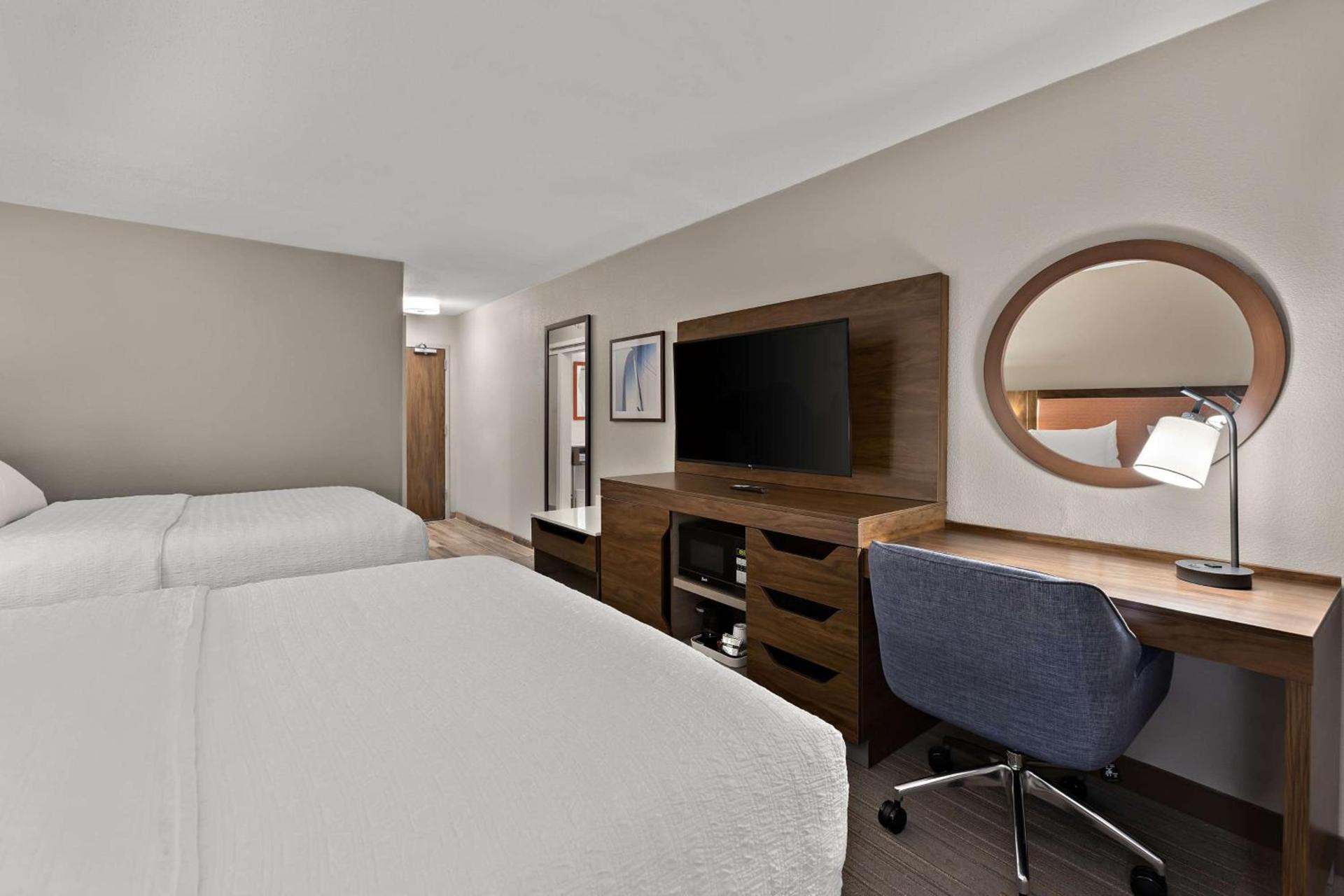 Hampton Inn & Suites Petoskey photo 54