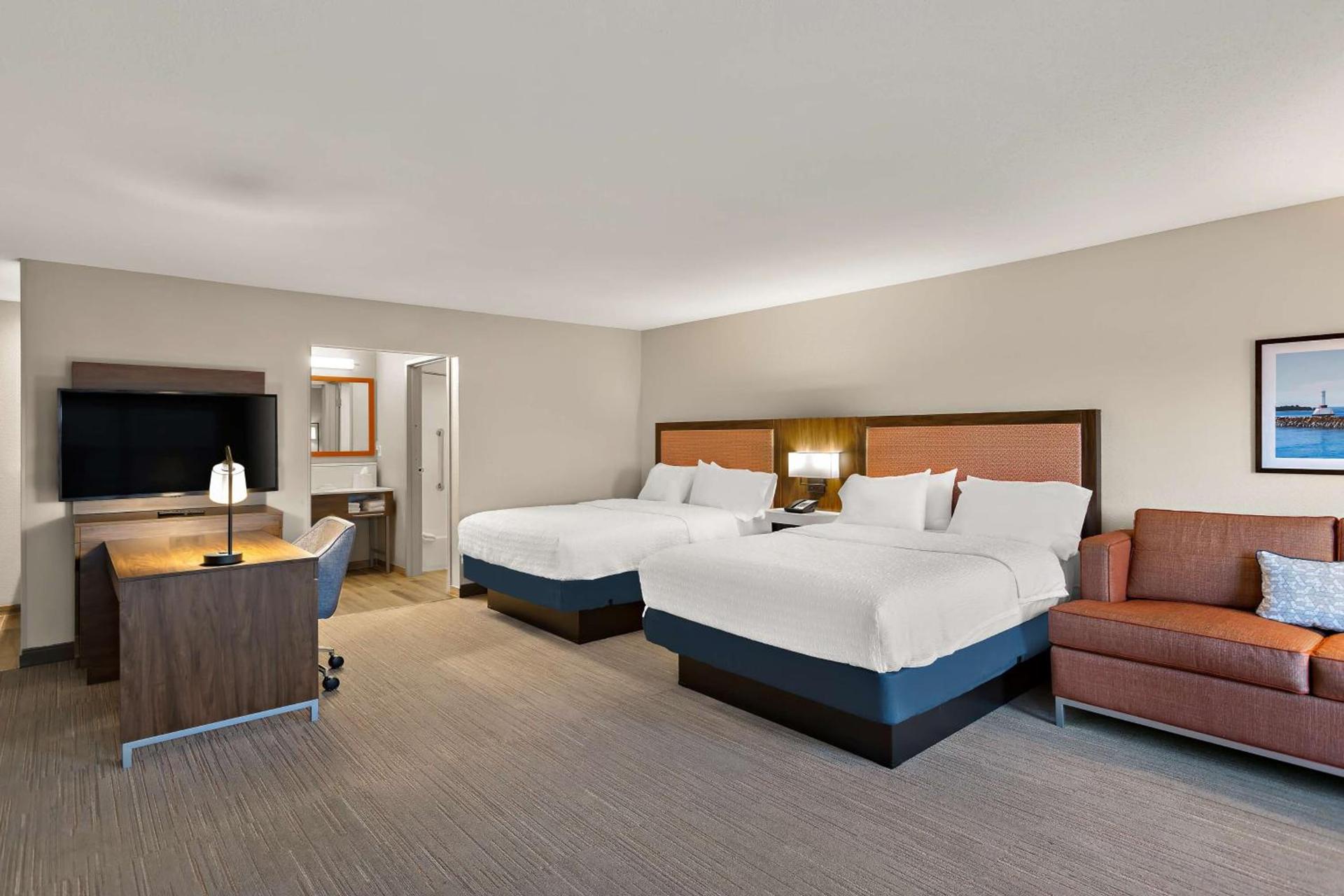 Hampton Inn & Suites Petoskey photo 55