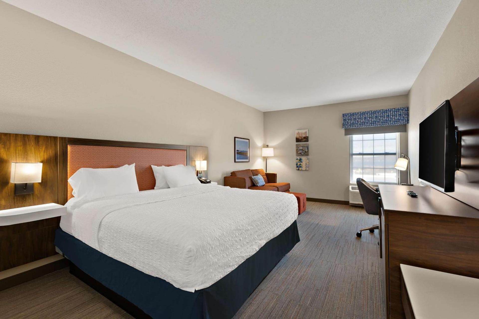 Hampton Inn & Suites Petoskey photo 58