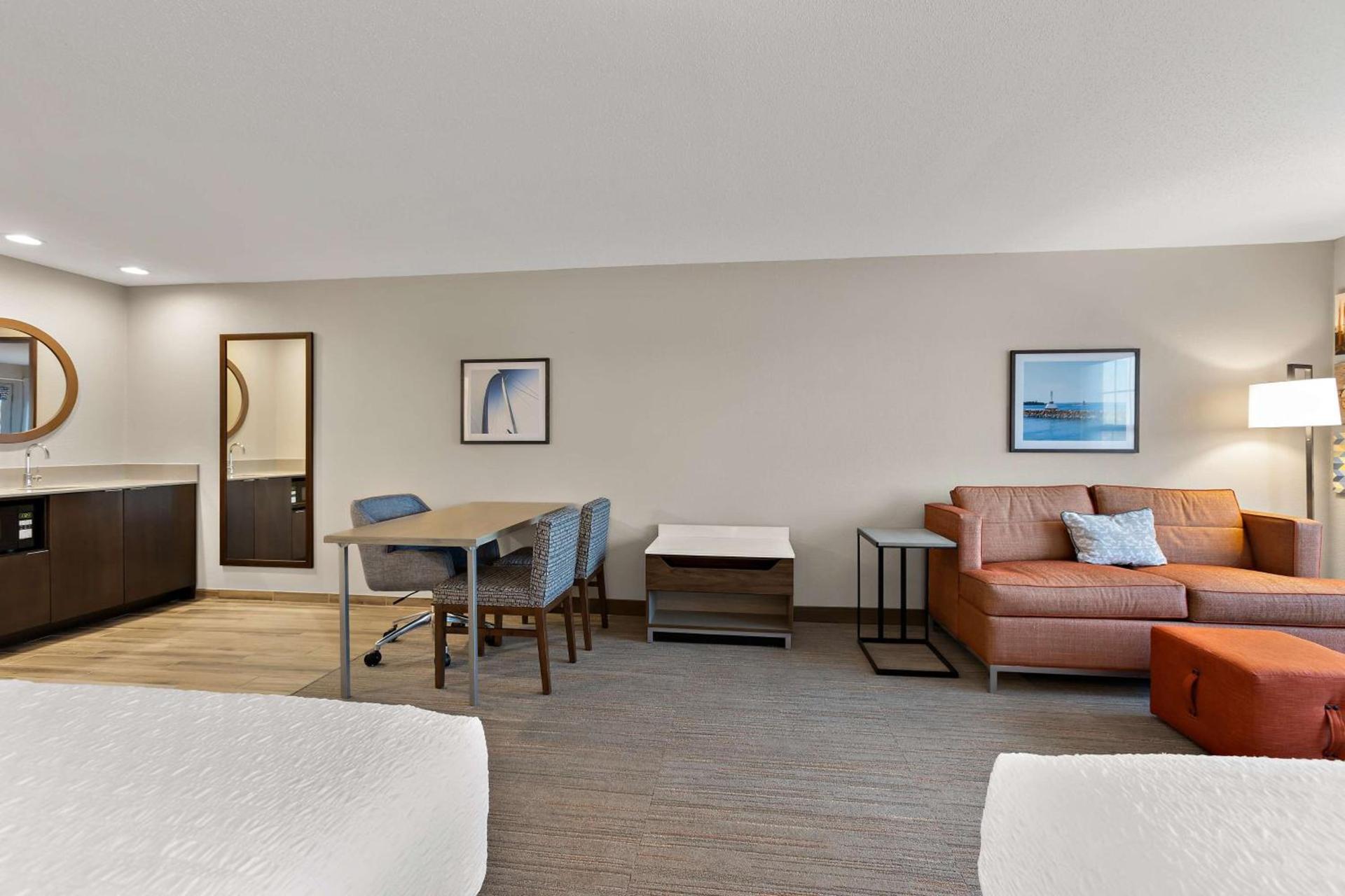 Hampton Inn & Suites Petoskey photo 61