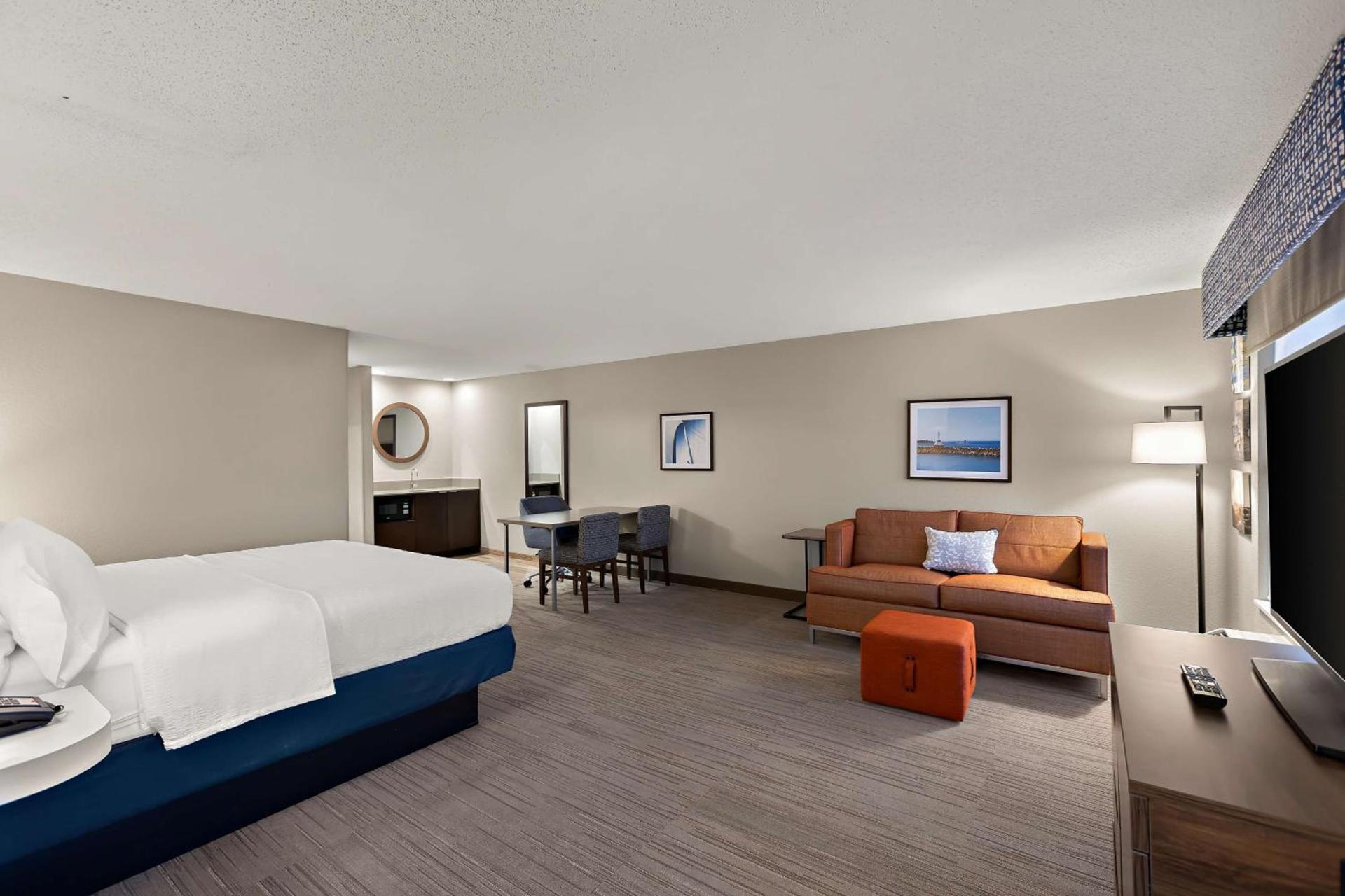 Hampton Inn & Suites Petoskey photo 67