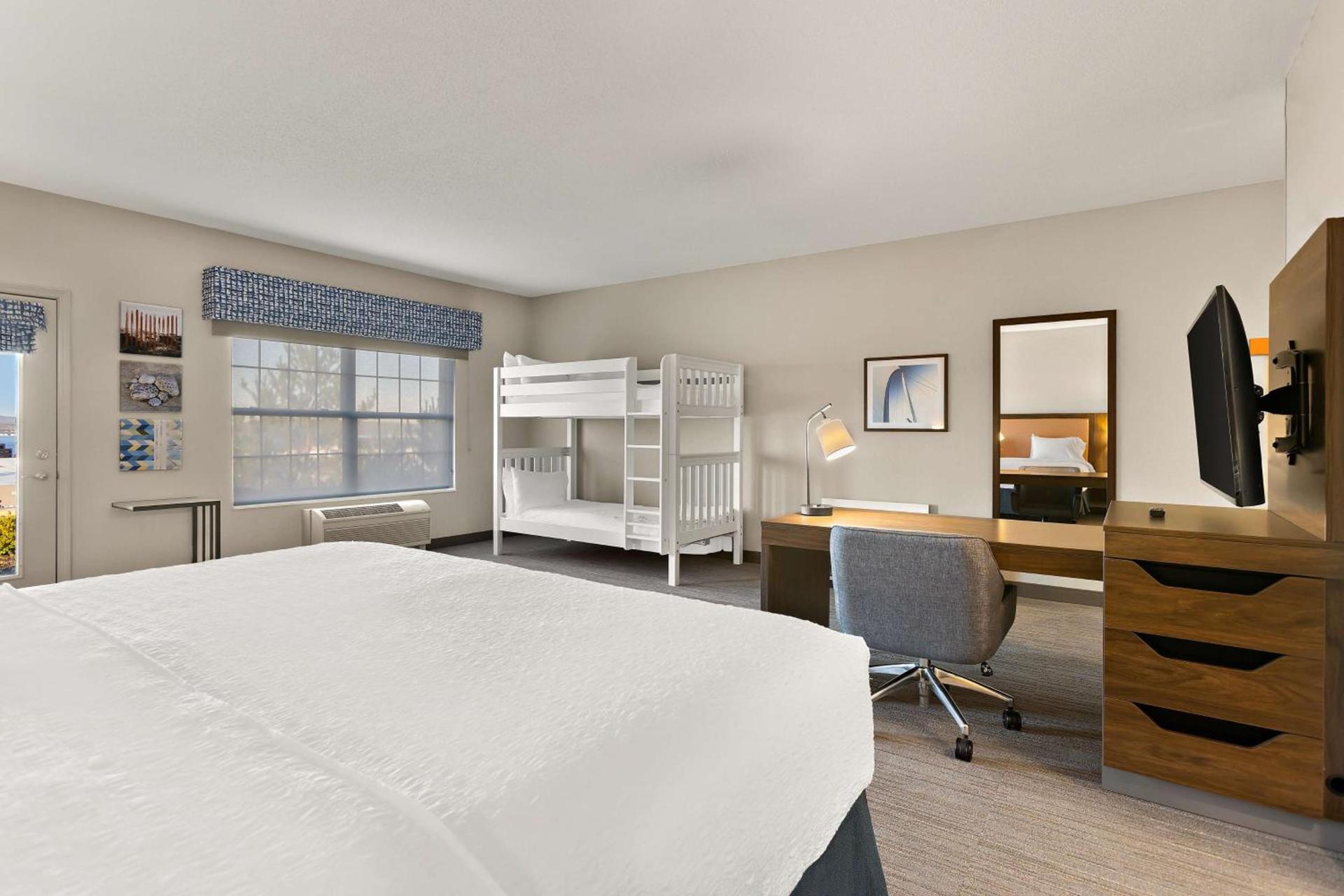 Hampton Inn & Suites Petoskey photo 68