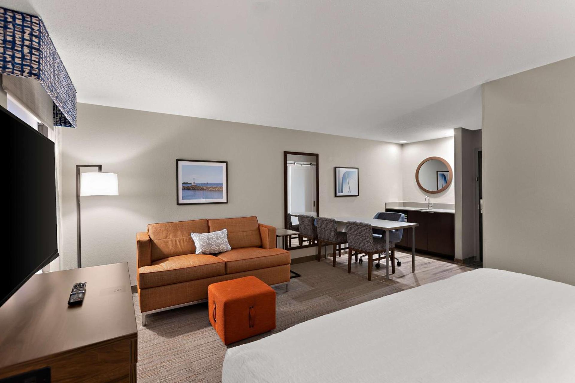 Hampton Inn & Suites Petoskey photo 69