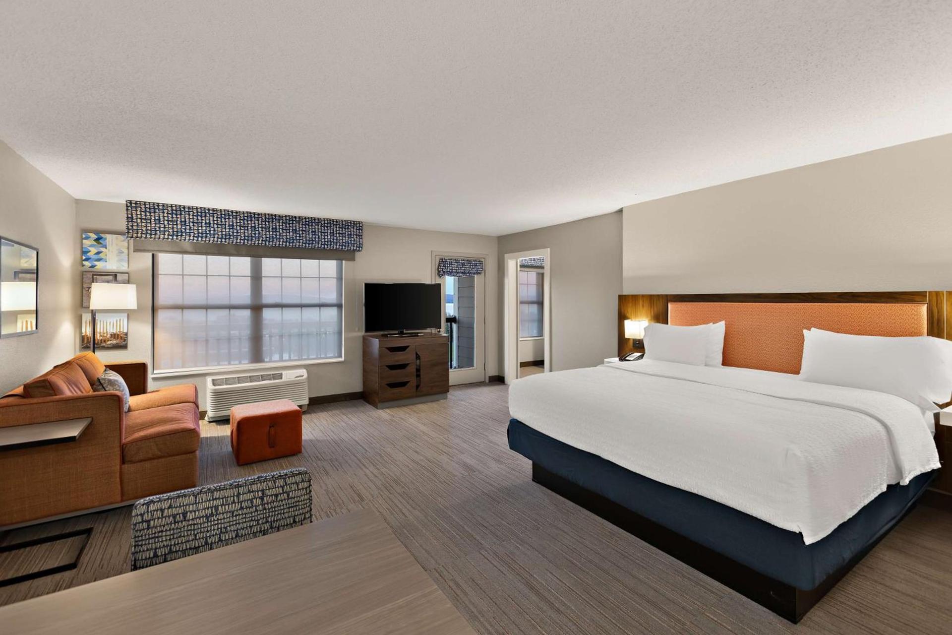 Hampton Inn & Suites Petoskey photo 77